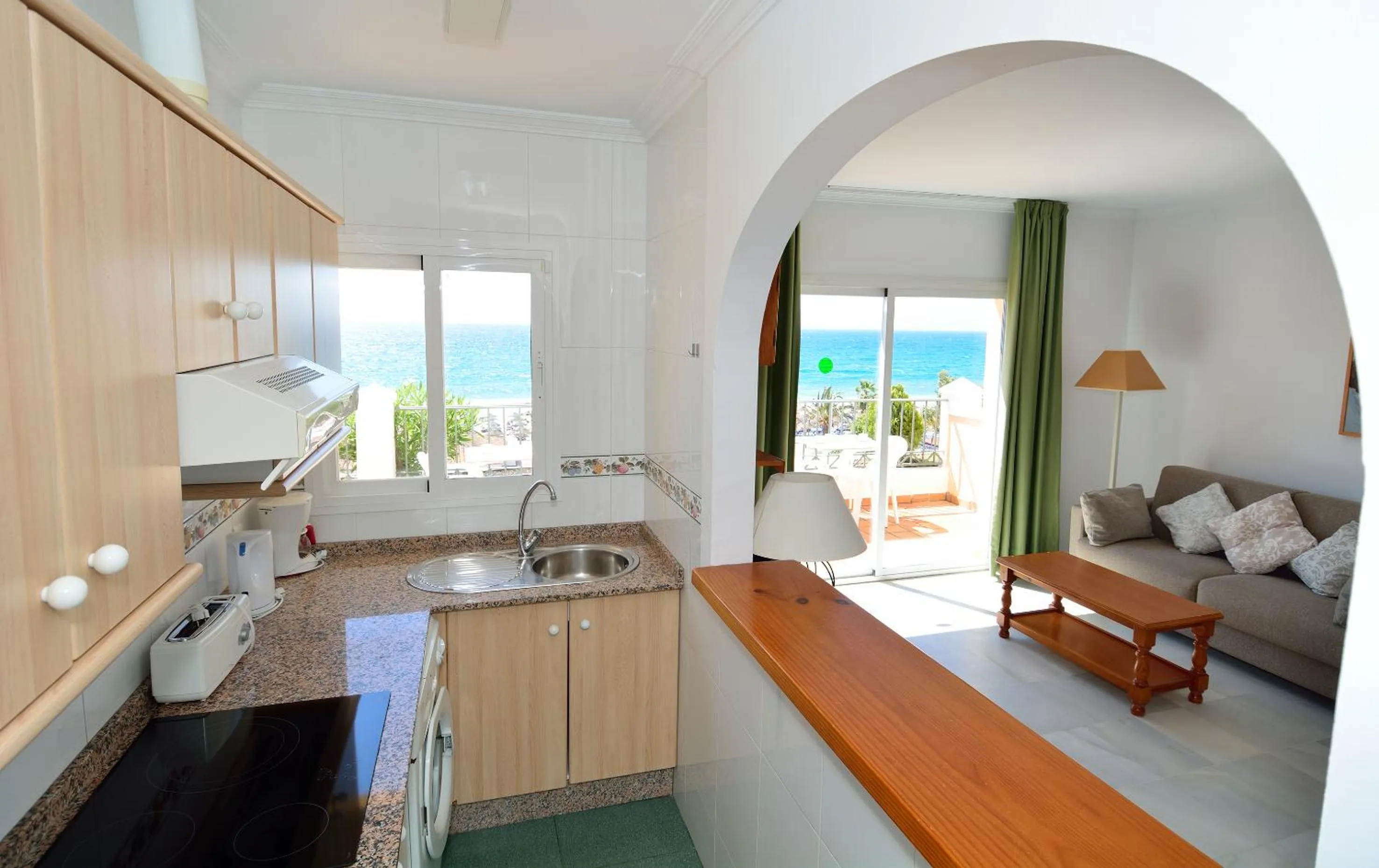 Kitchen or kitchenette in Apartamentos HC Burriana Playa