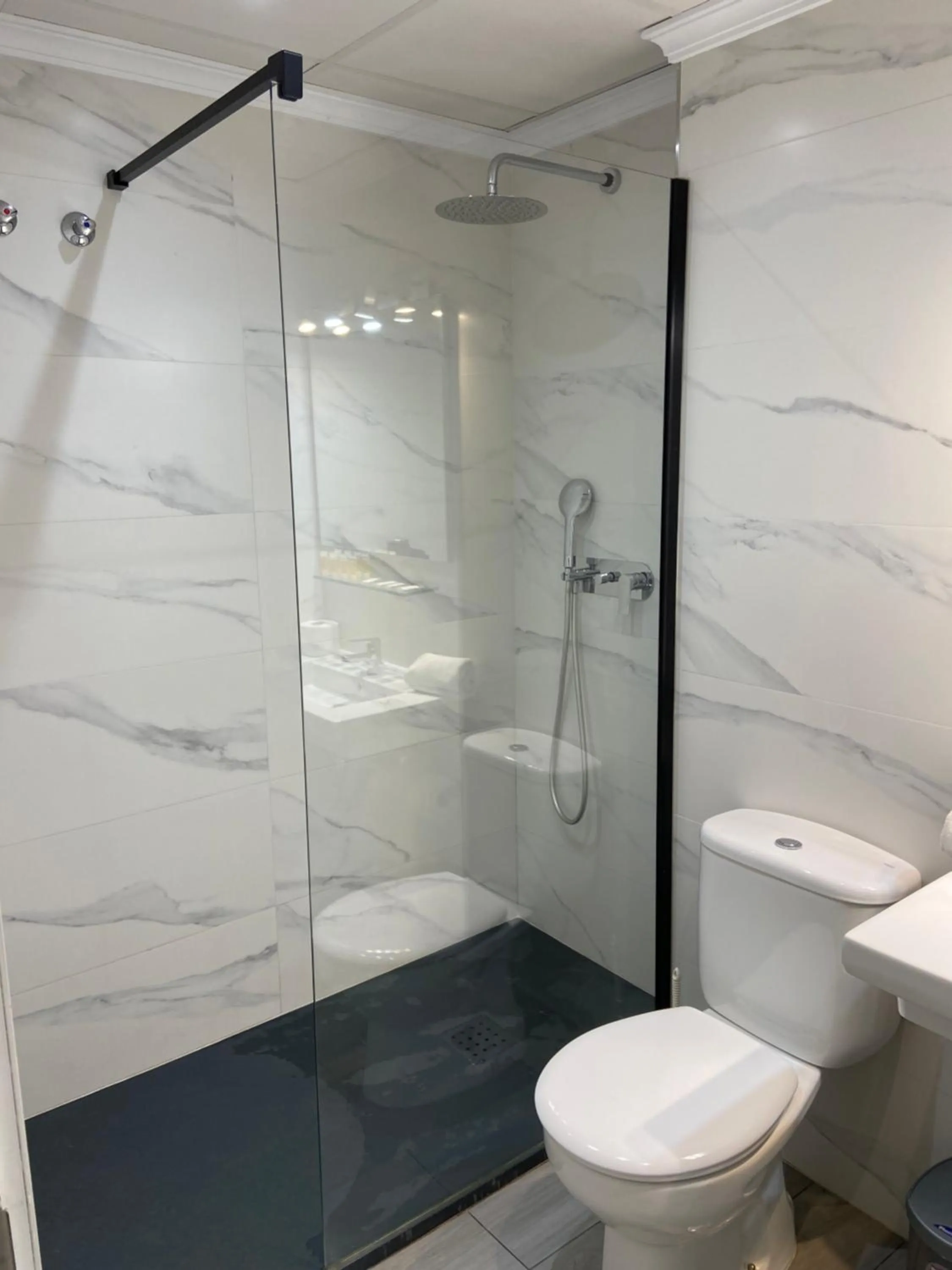 Bathroom in Apartamentos HC Burriana Playa