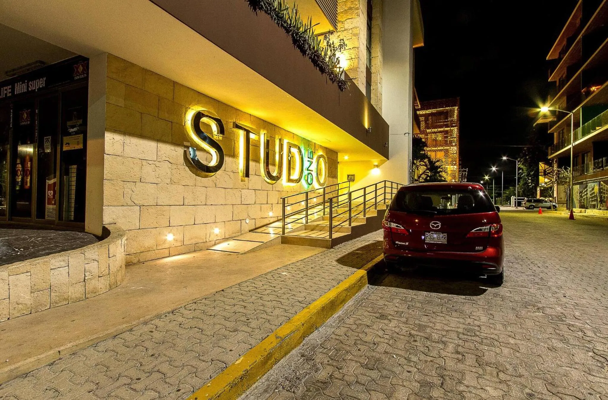 Breathtaking 2 Bedroom, Private Terrace - Bbq