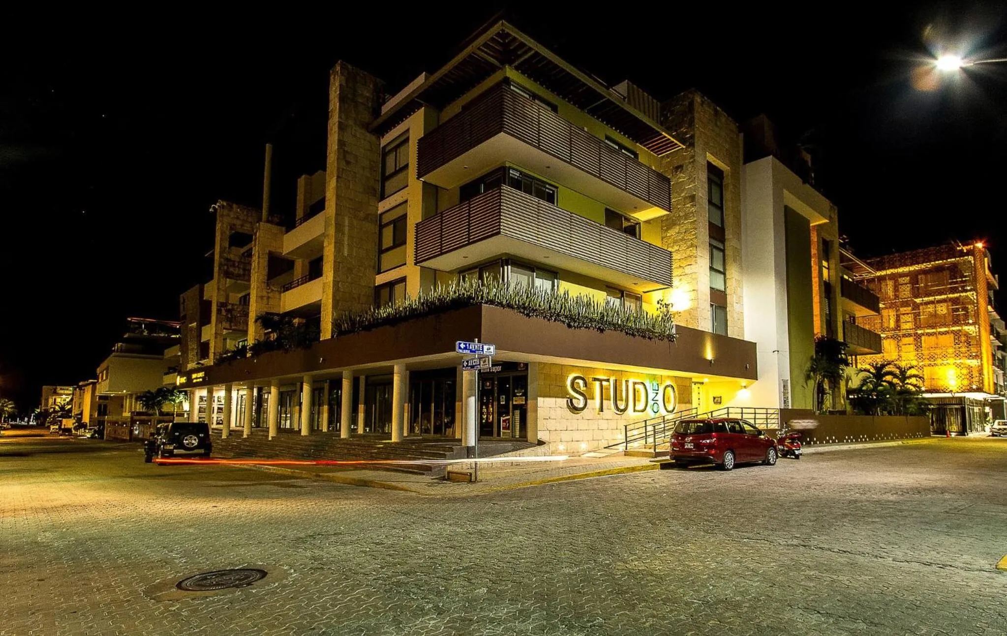 Breathtaking 2 Bedroom, Private Terrace - Bbq