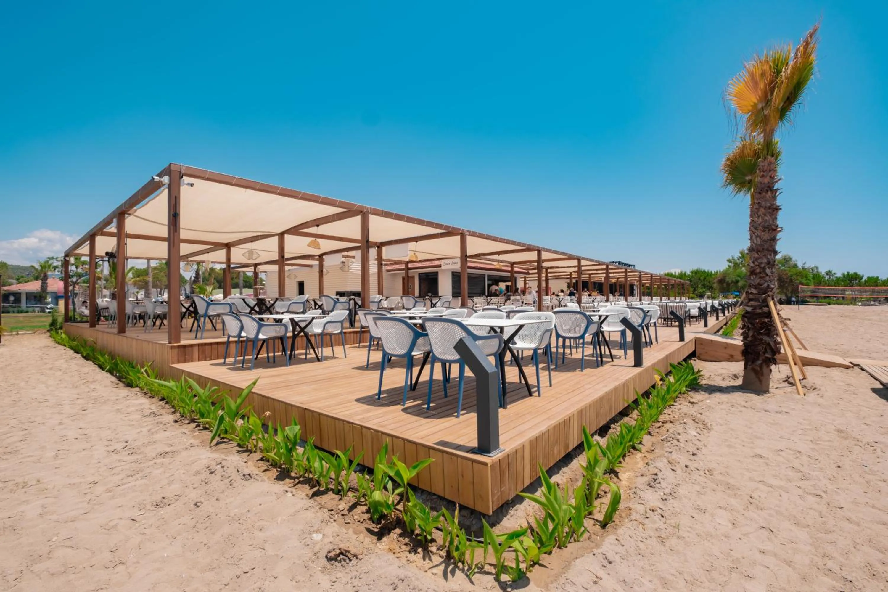 Restaurant/places to eat in La Benata Beach Hotel