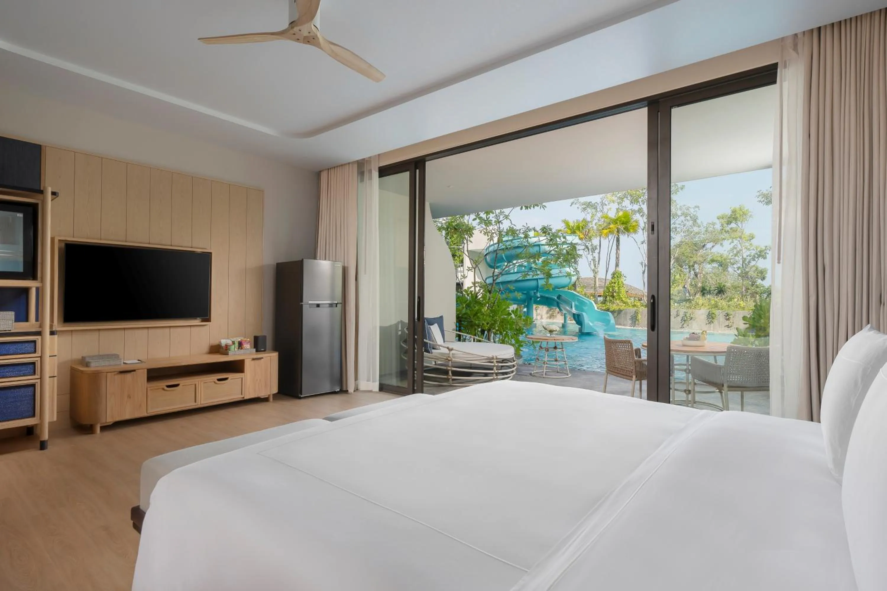 Communal lounge/ TV room, Bed in Anantara Koh Yao Yai Resort & Villas