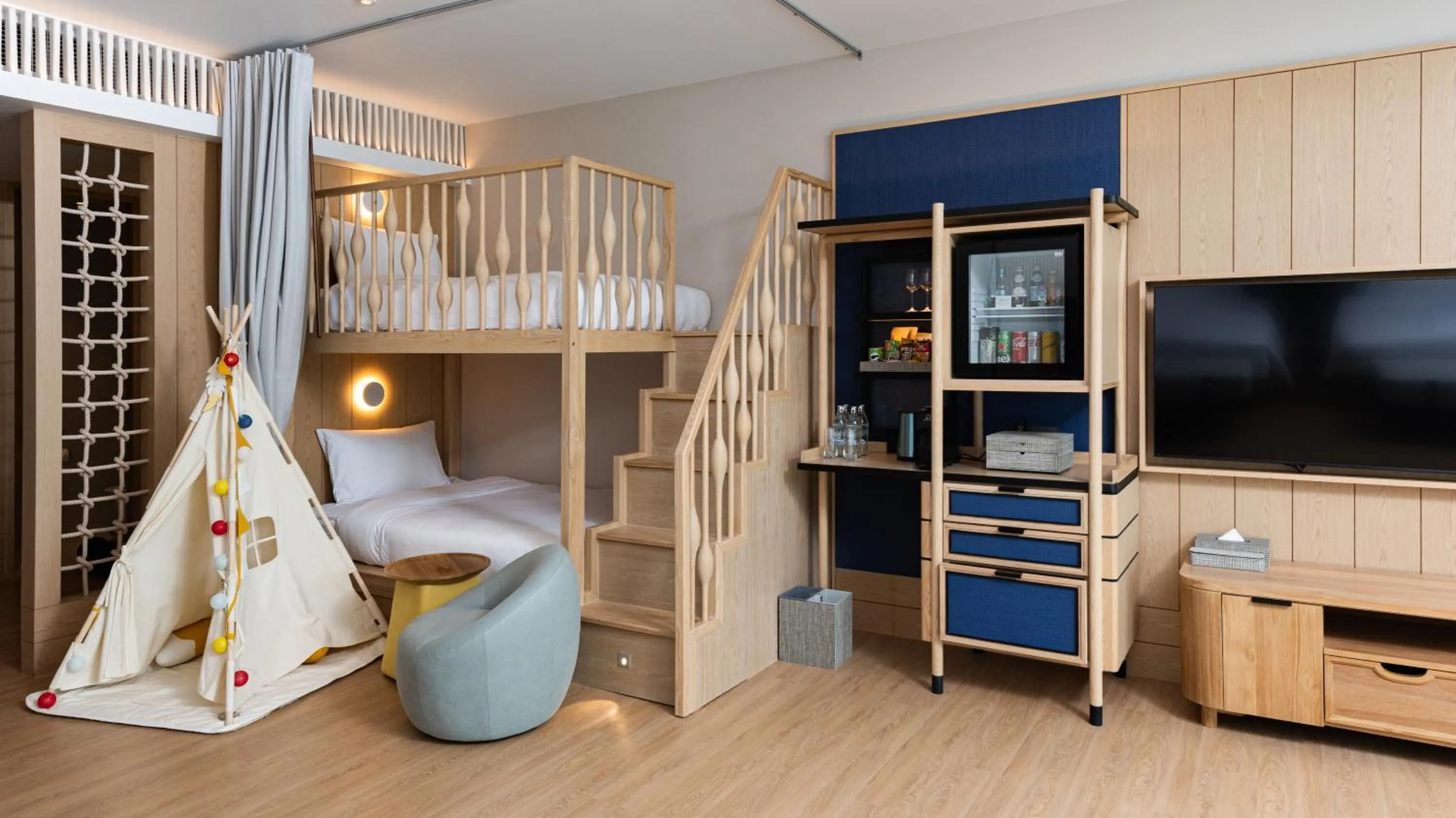 Communal lounge/ TV room, Bed in Anantara Koh Yao Yai Resort & Villas