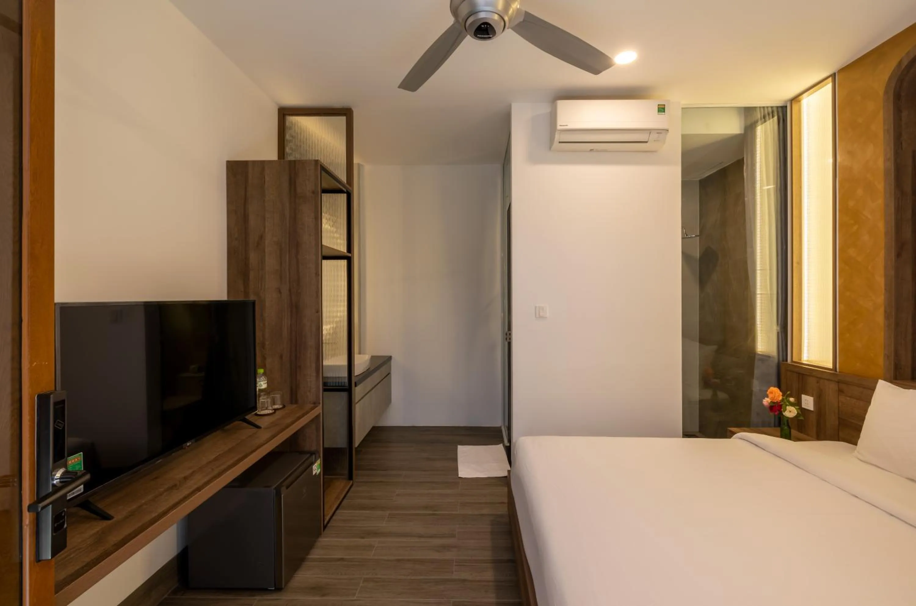 Communal lounge/ TV room, Bed in Moon Sun Boutique Villa Hotel