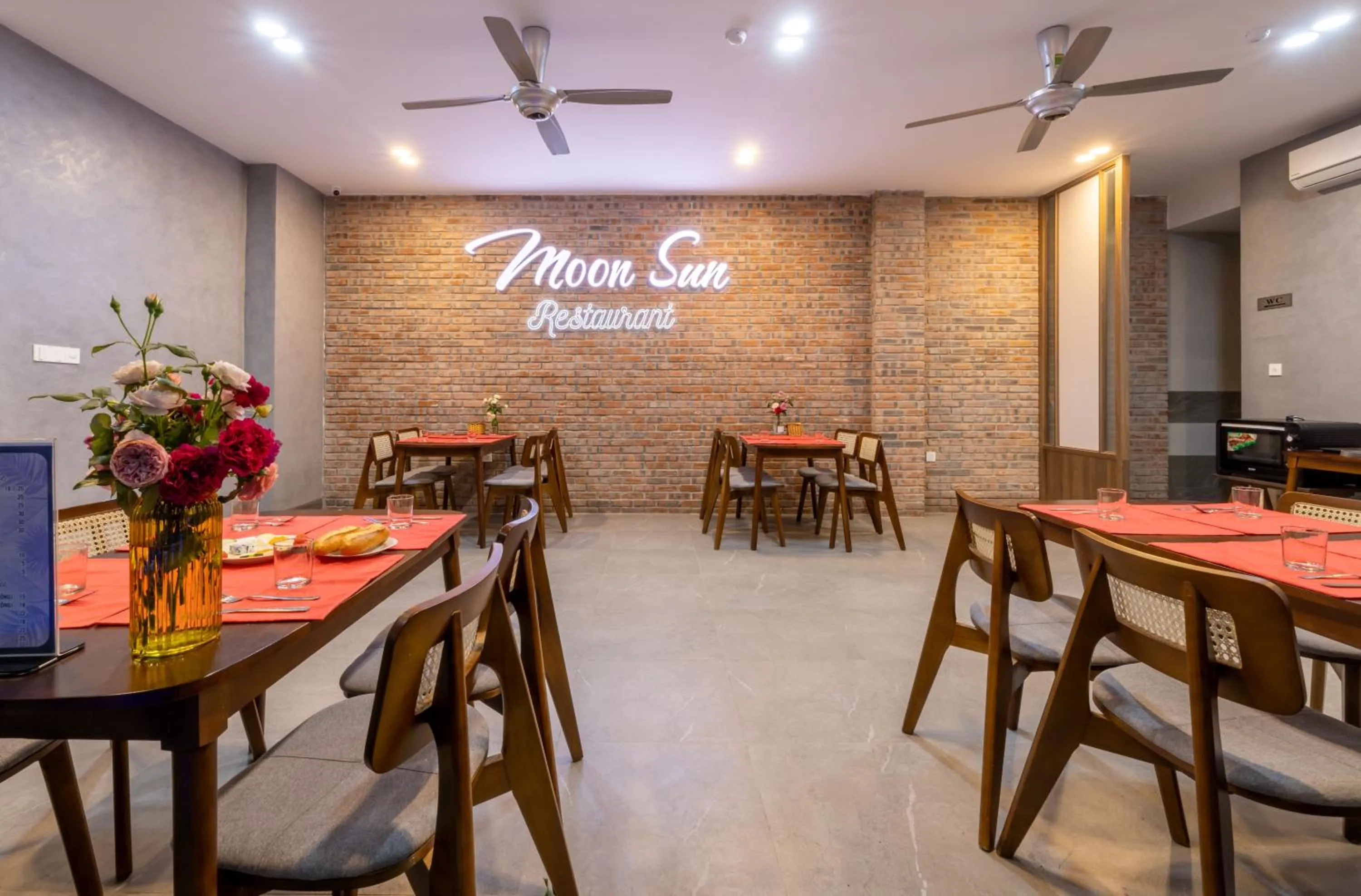 Restaurant/places to eat in Moon Sun Boutique Villa Hotel