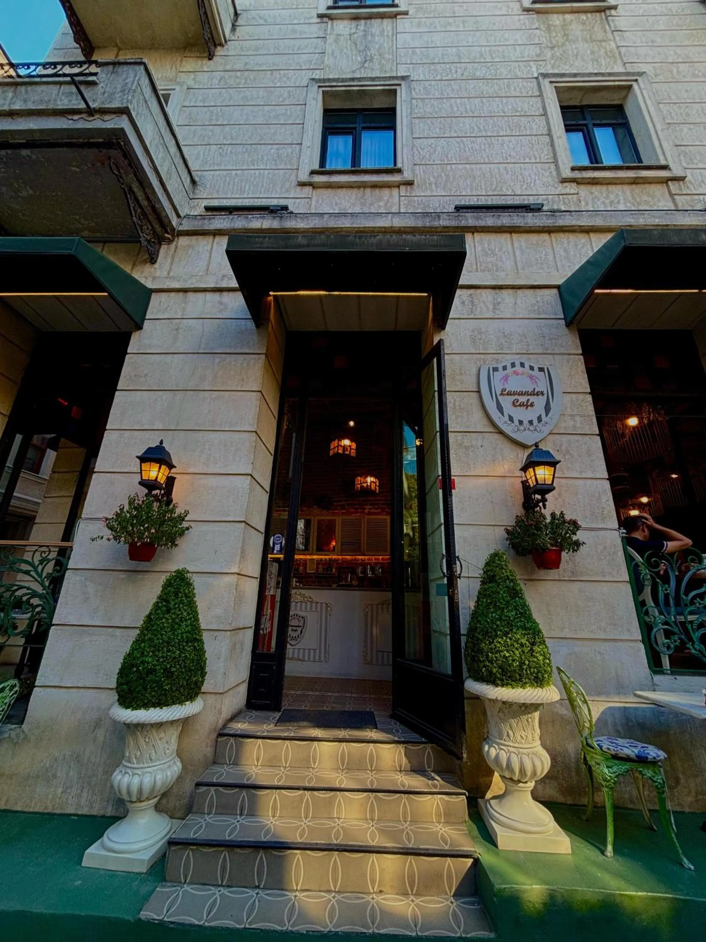 Restaurant/places to eat in Galata Master Hotel