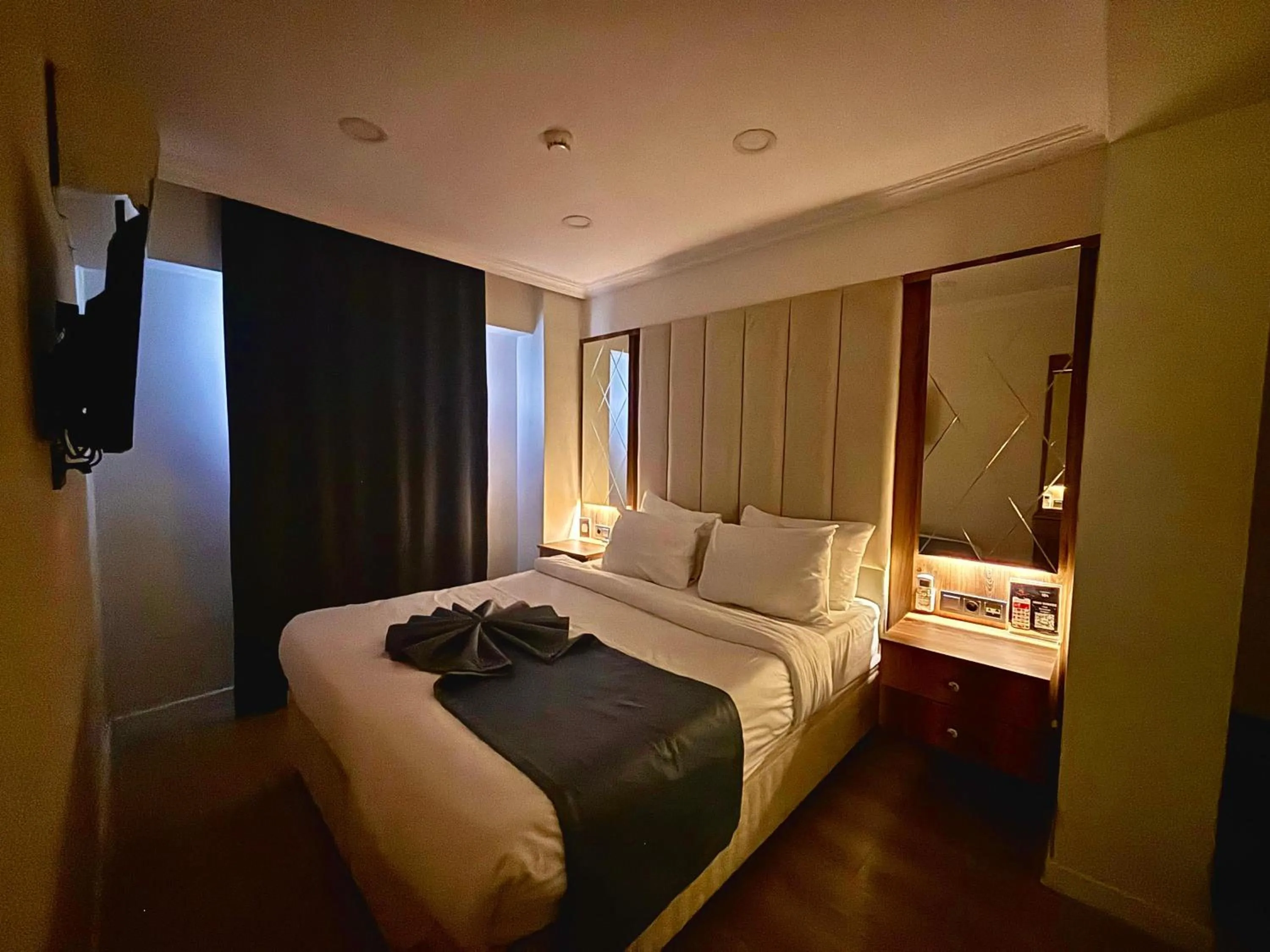 Bed in Galata Master Hotel