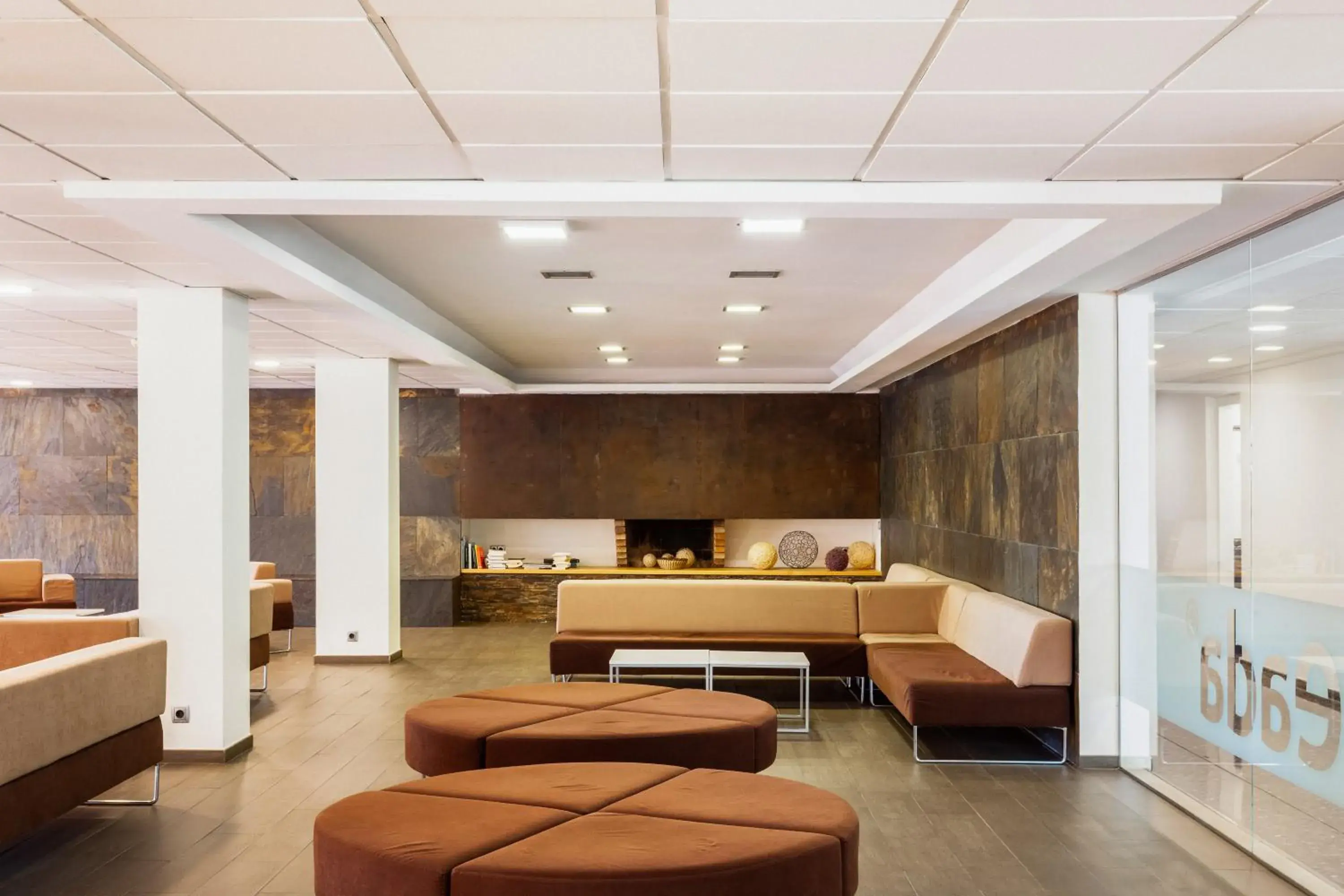 Lounge or bar in Checkin Montserrat Lounge or bar in Checkin Montserrat