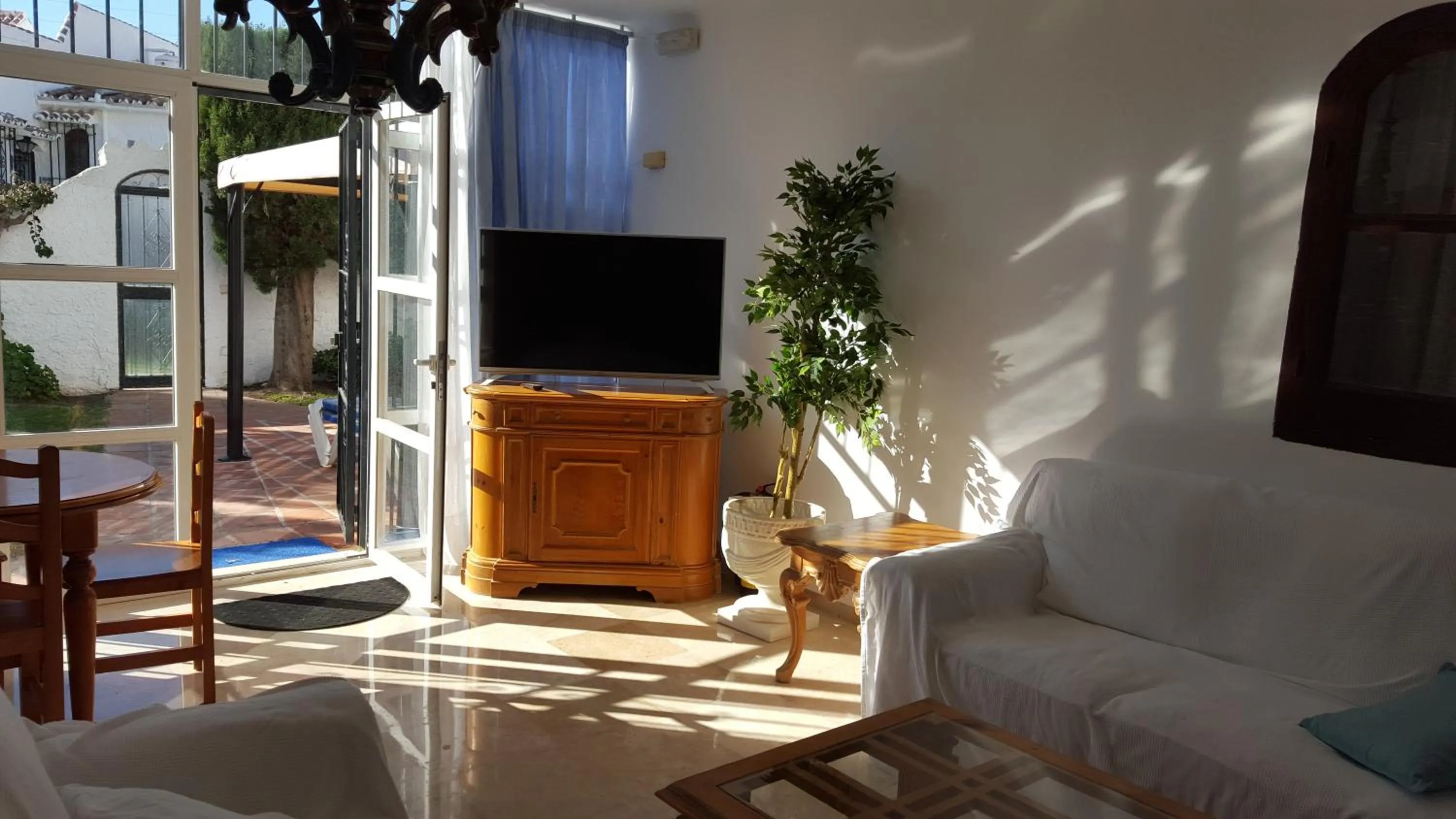 Decorative detail in El Capistrano Sur