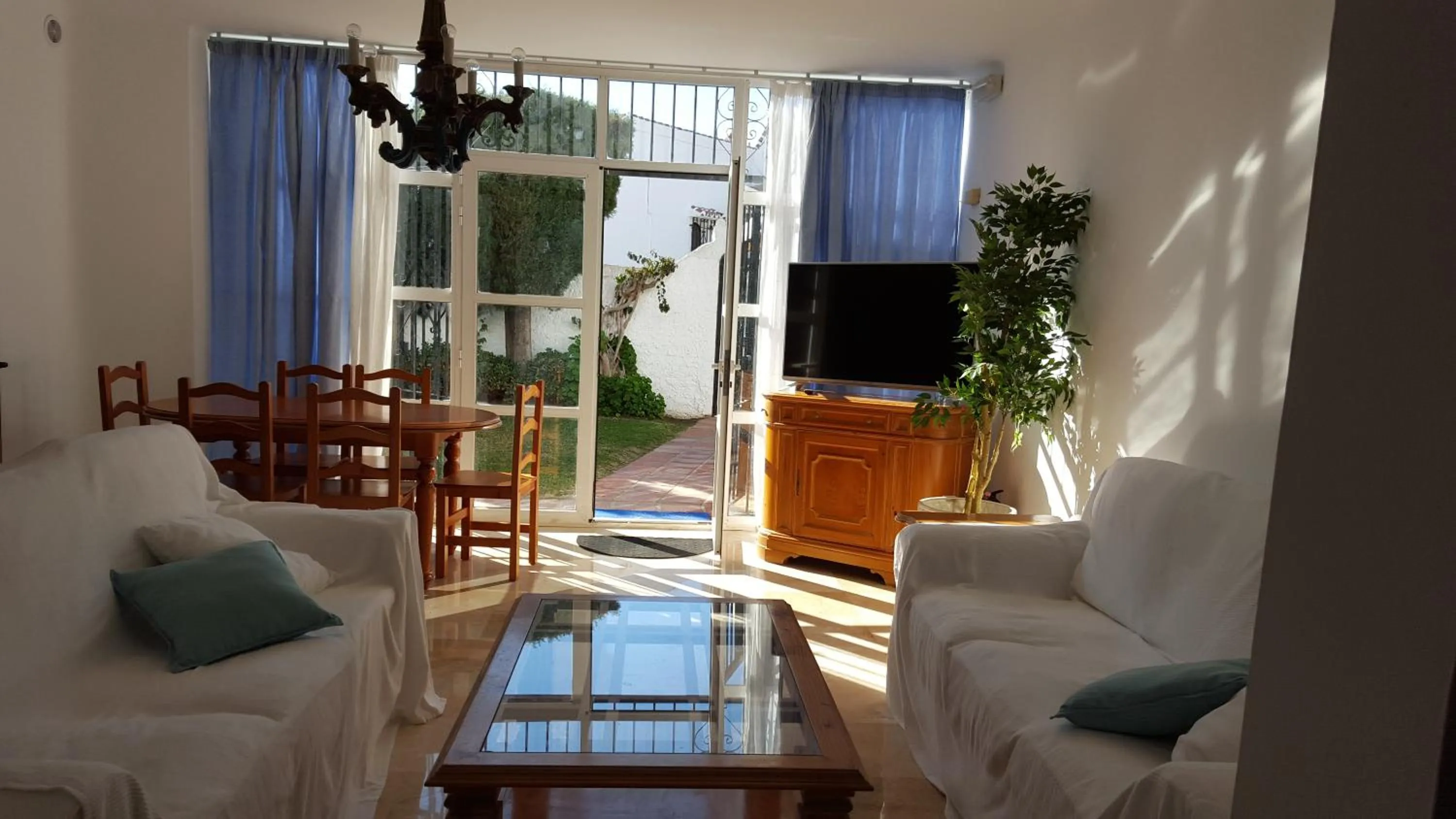 Decorative detail in El Capistrano Sur