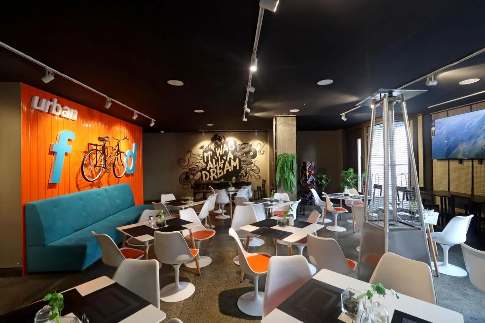 Restaurant/places to eat in Madero Hotel & Suites