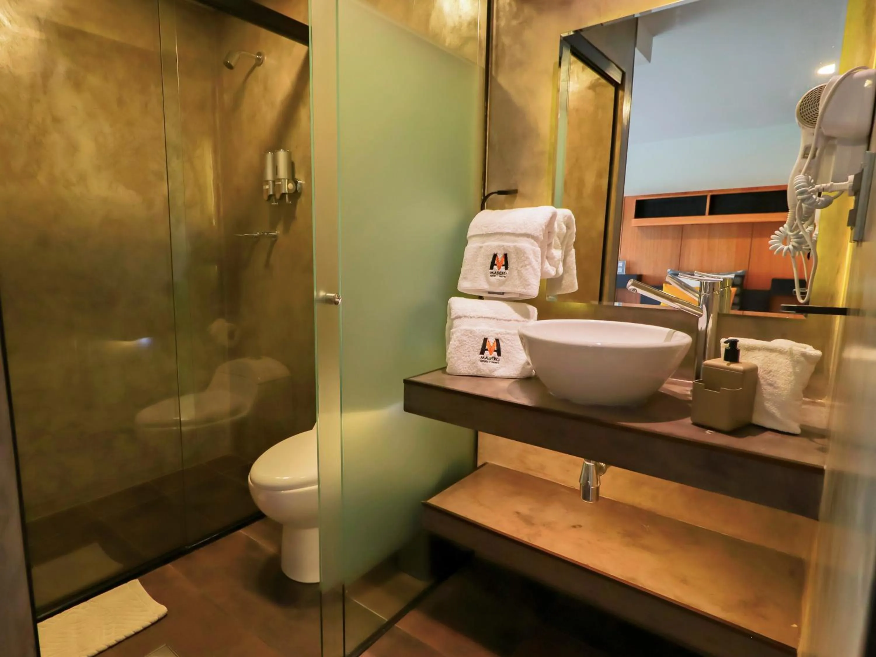 Shower in Madero Hotel & Suites