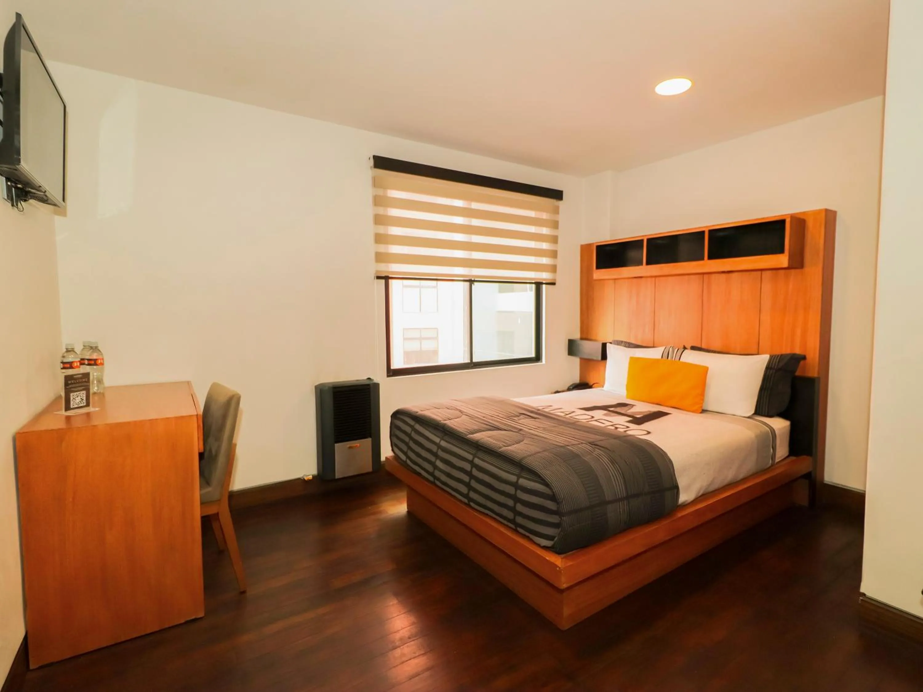 Photo of the whole room, Bed in Madero Hotel & Suites