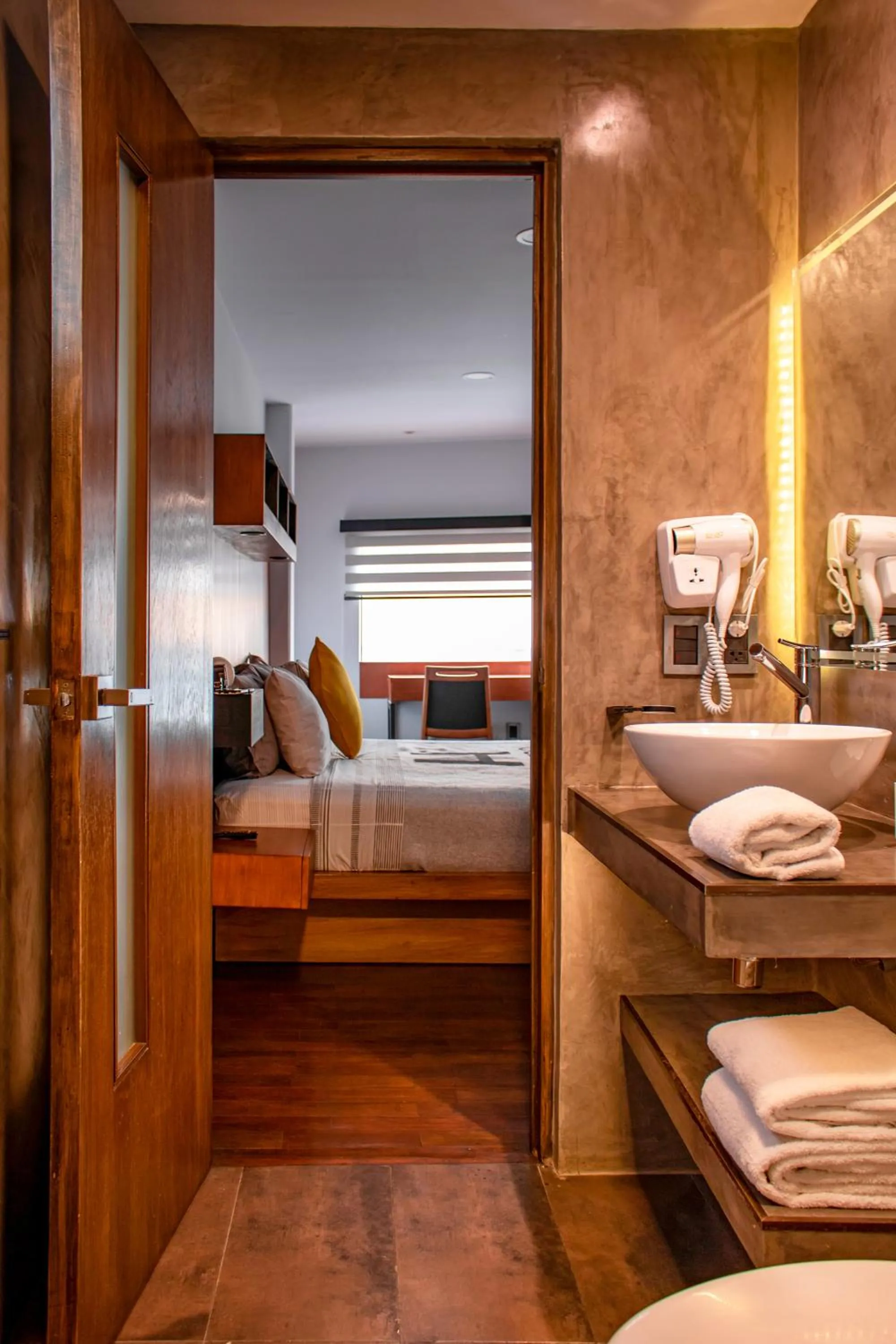 Bathroom, Bed in Madero Hotel & Suites