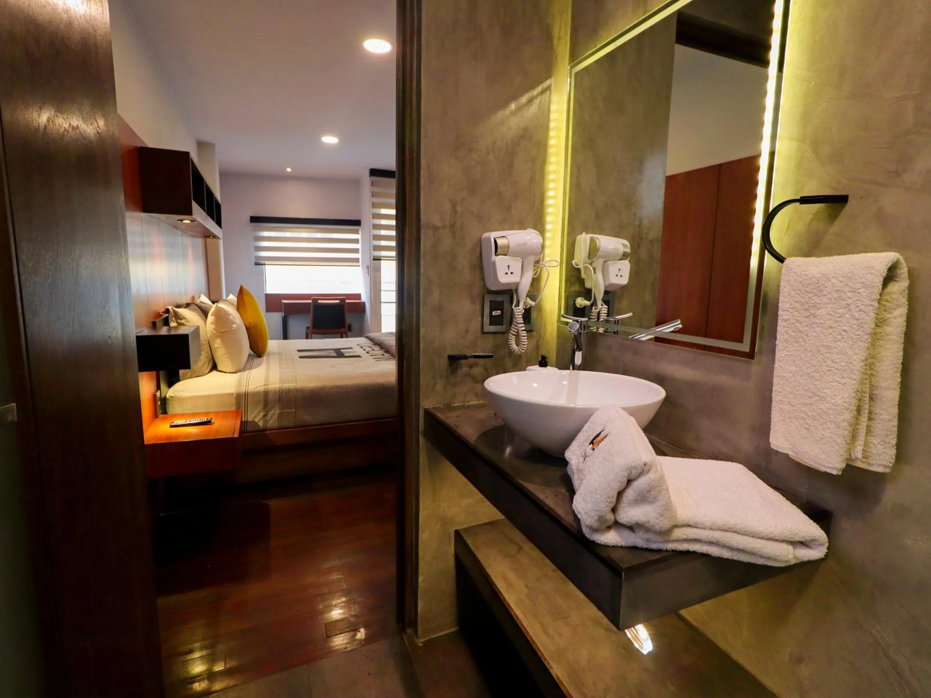 Bathroom, Bed in Madero Hotel & Suites