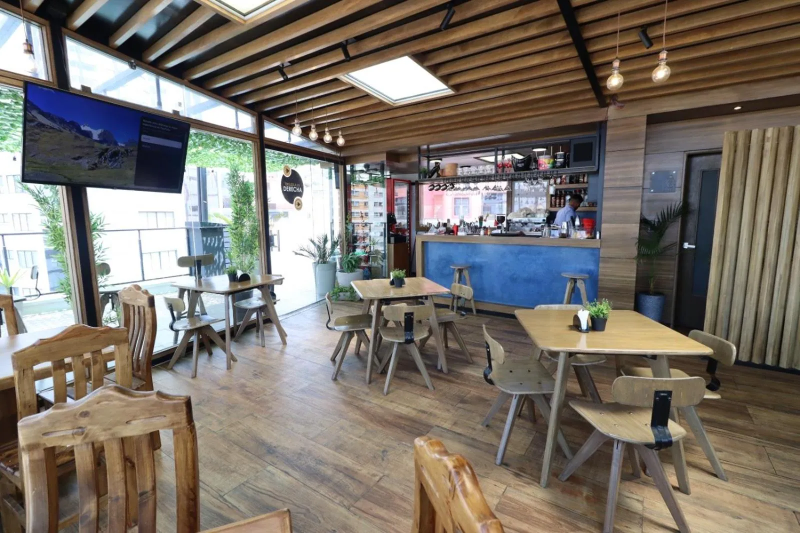 Restaurant/places to eat in Madero Hotel & Suites