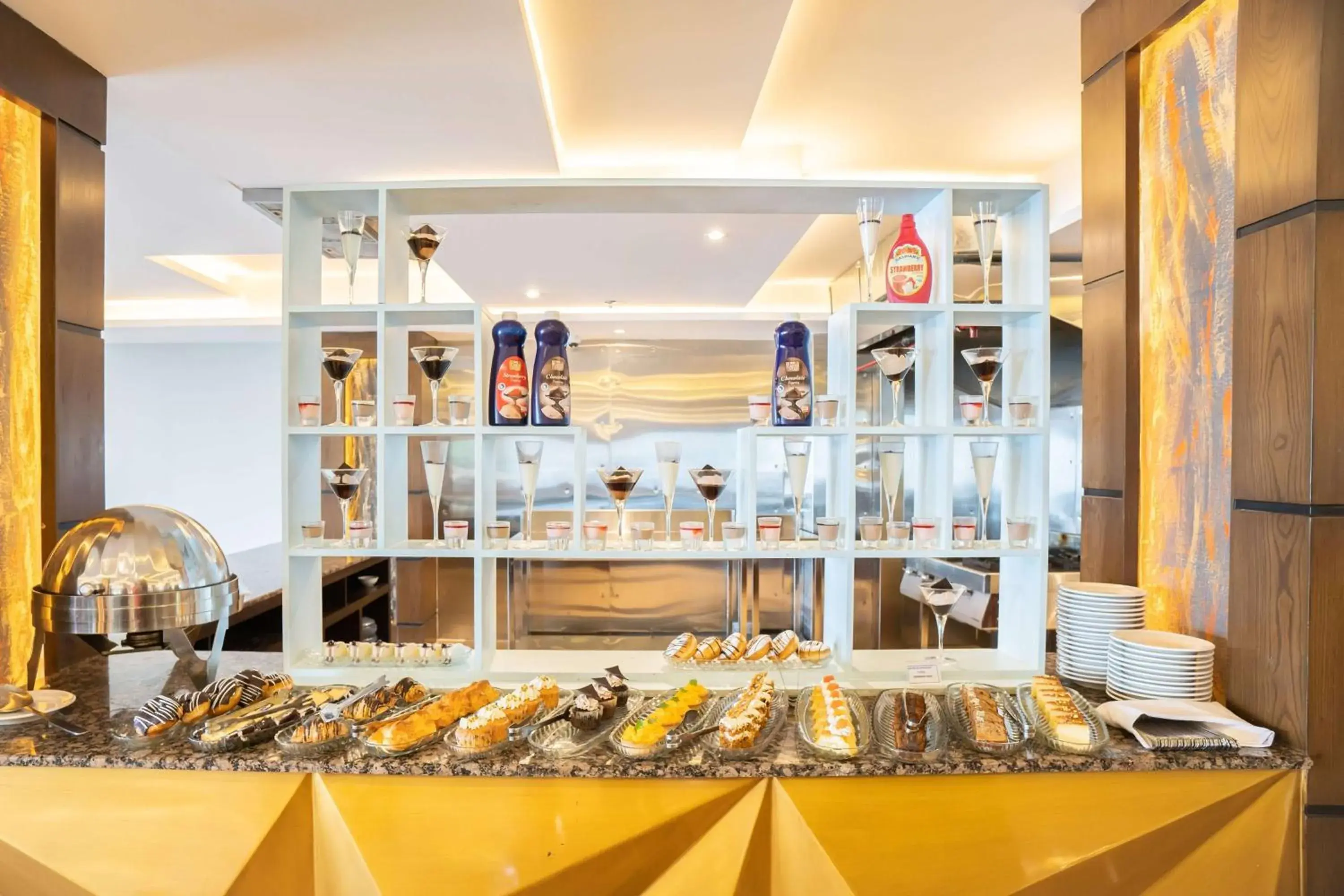 Restaurant/places to eat in Ramada by Wyndham Murree Lower Topa Resort Restaurant/places to eat in Ramada by Wyndham Murree Lower Topa Resort