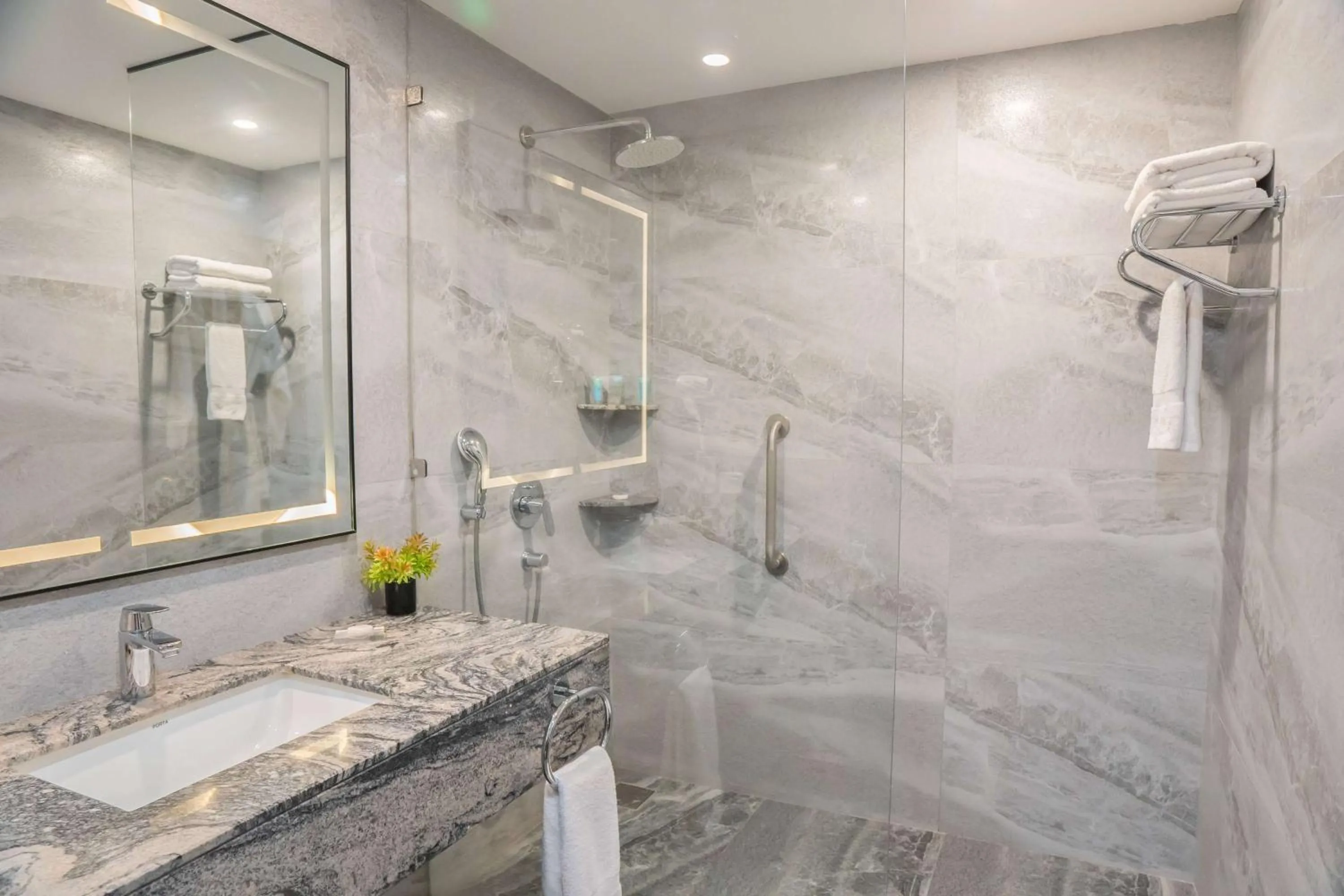 TV and multimedia in Ramada by Wyndham Murree Lower Topa Resort