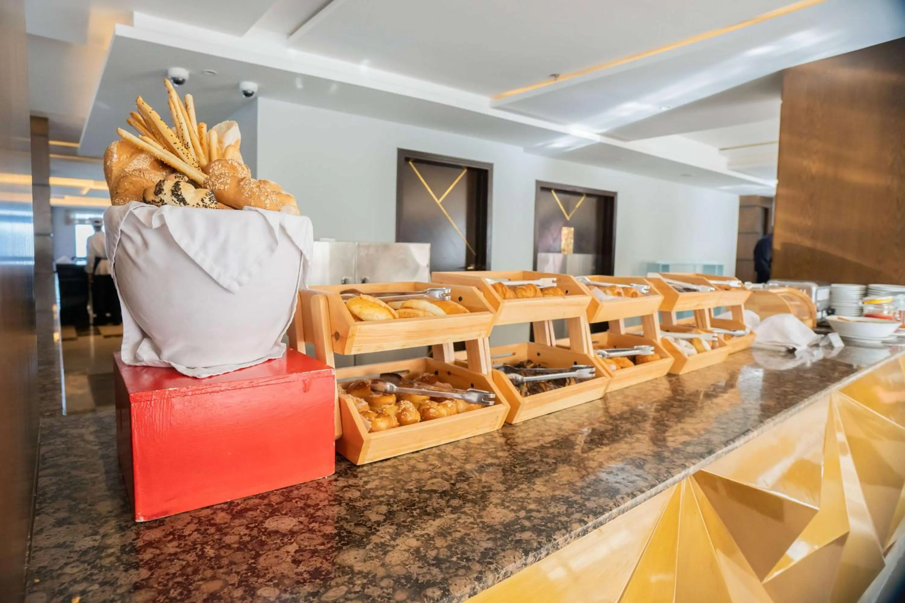 Restaurant/places to eat in Ramada by Wyndham Murree Lower Topa Resort