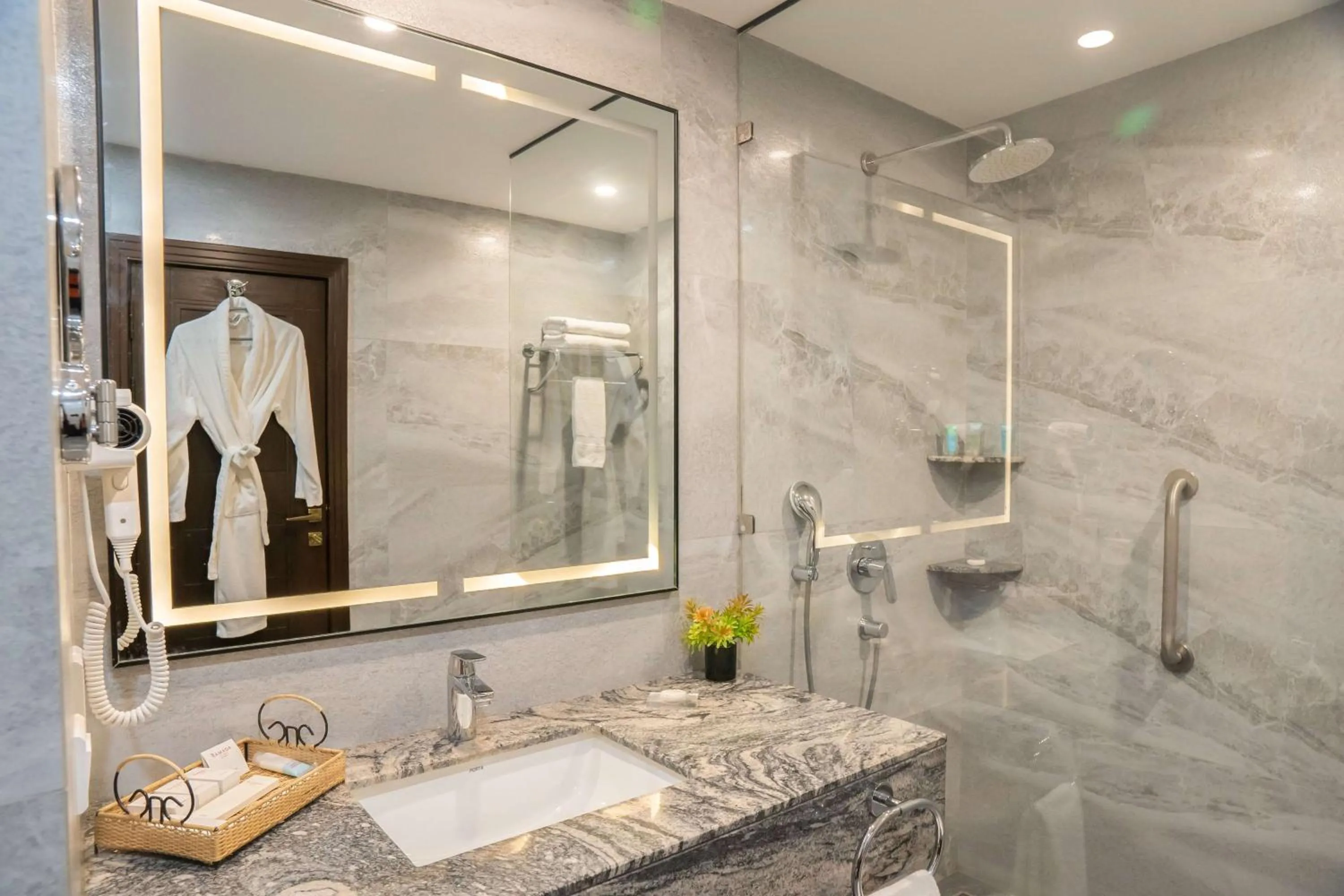 TV and multimedia in Ramada by Wyndham Murree Lower Topa Resort