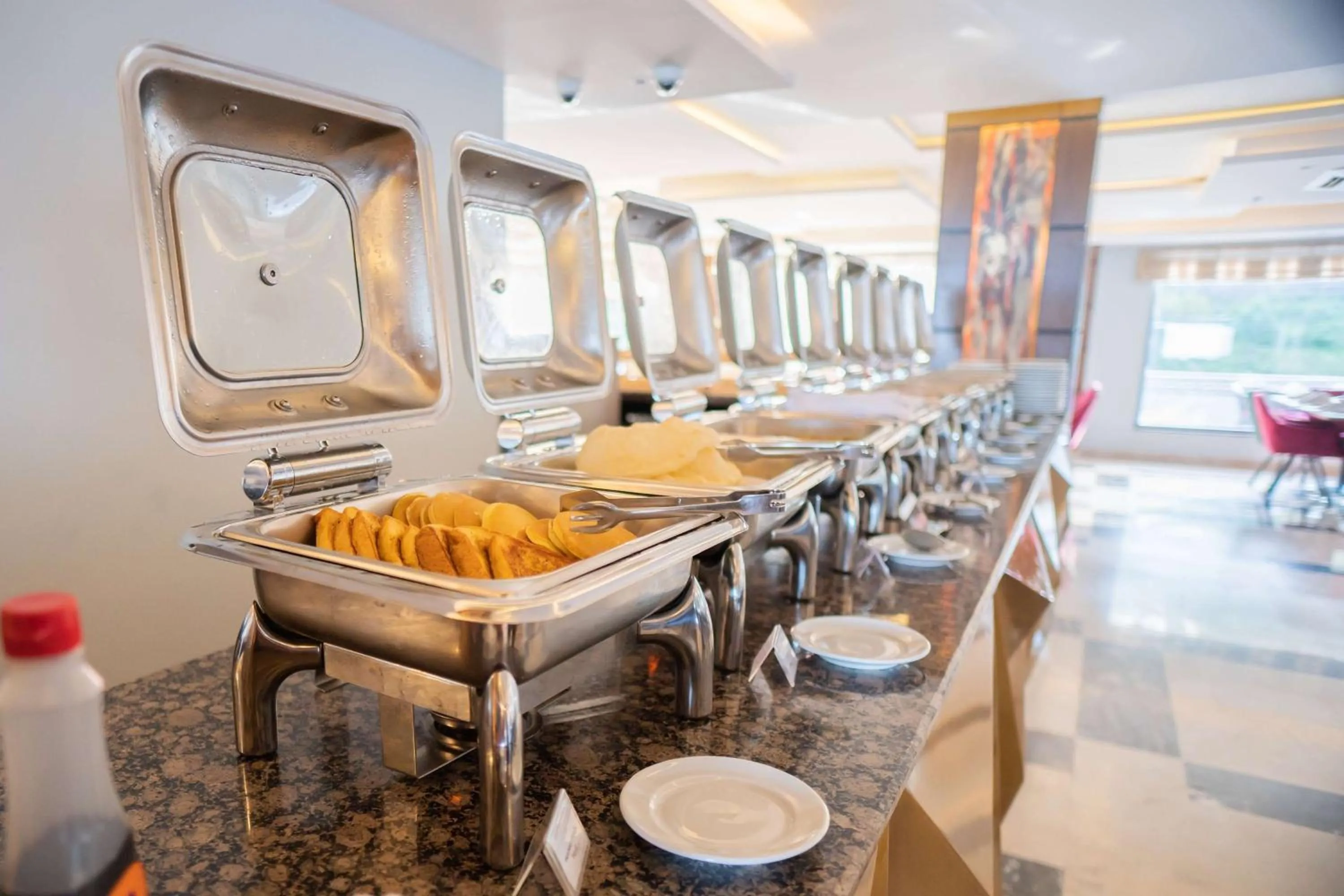 Restaurant/places to eat in Ramada by Wyndham Murree Lower Topa Resort