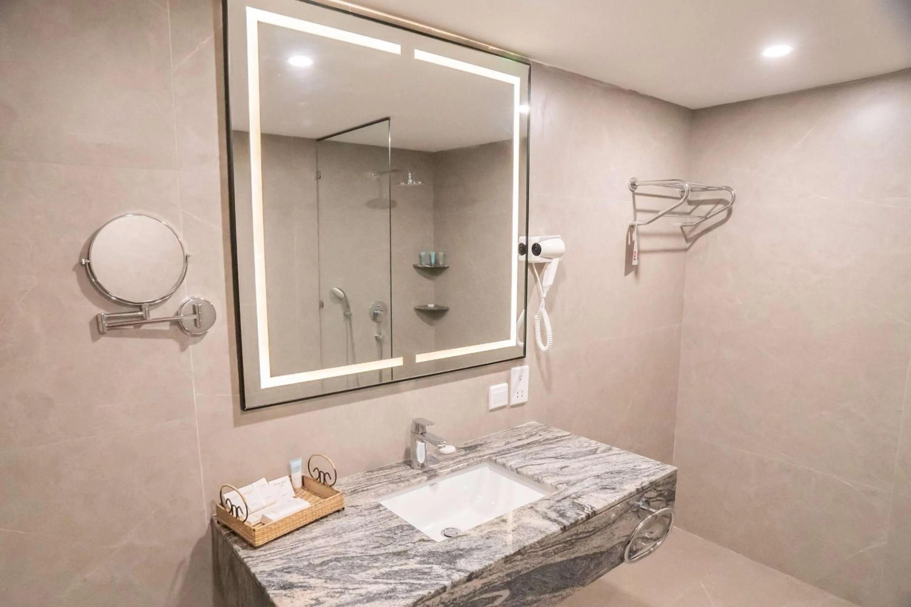 TV and multimedia in Ramada by Wyndham Murree Lower Topa Resort