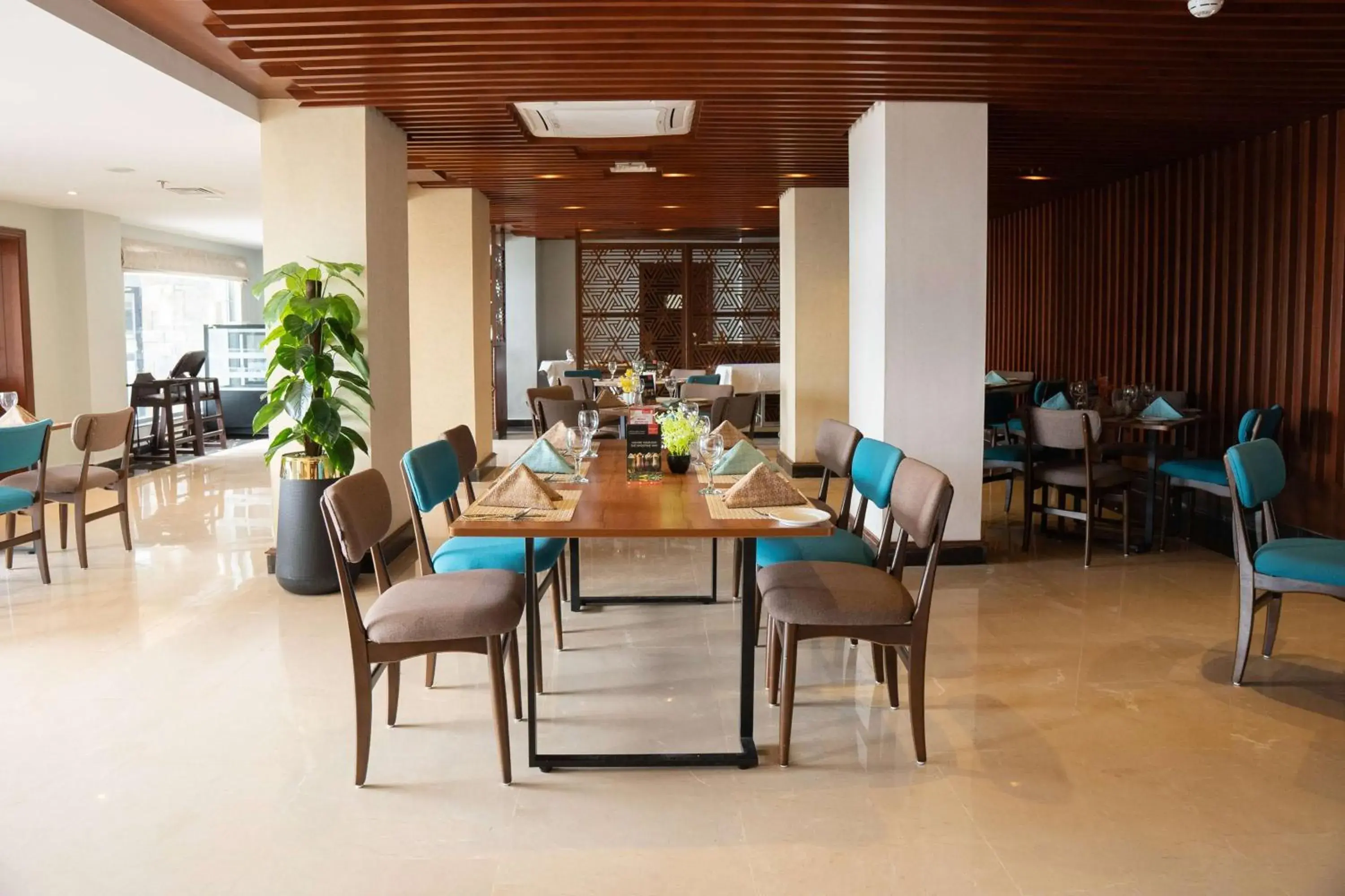 Restaurant/places to eat in Ramada by Wyndham Murree Lower Topa Resort Restaurant/places to eat in Ramada by Wyndham Murree Lower Topa Resort