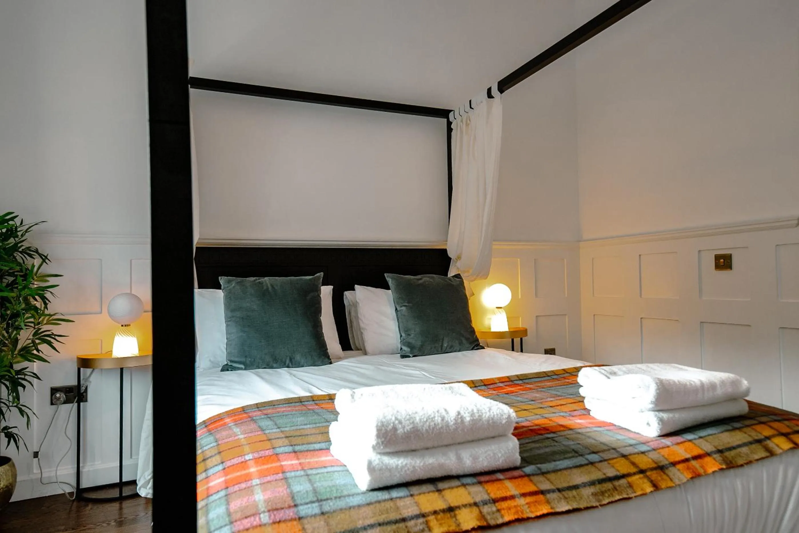 Bed in Slateford House 1770 Luxury Aparthotel by The House of Danu