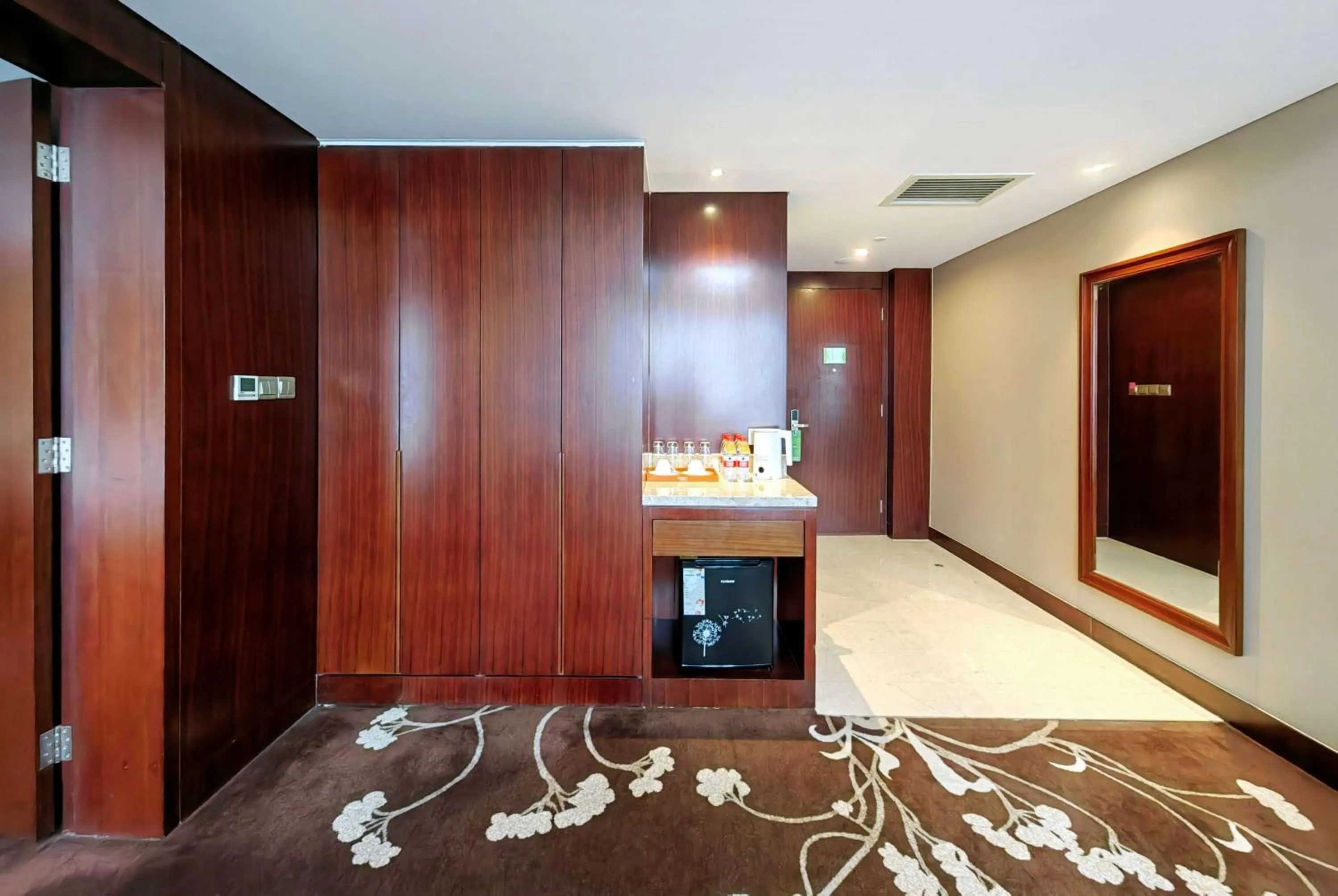 Photo of the whole room, Bed in Wyndham Garden Changzhou Zhonglou