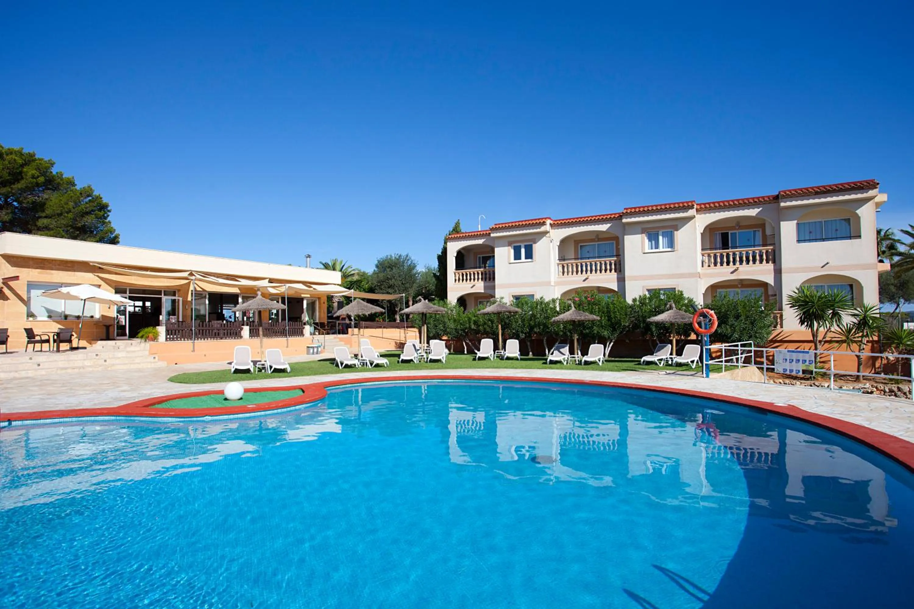 Summer in Apartamentos Sol Romántica by DOT Suites