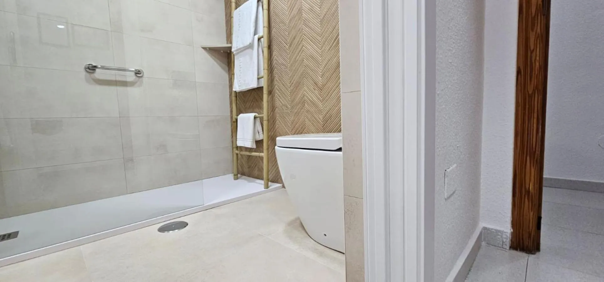 Shower in LOS NAREJOS Hotel