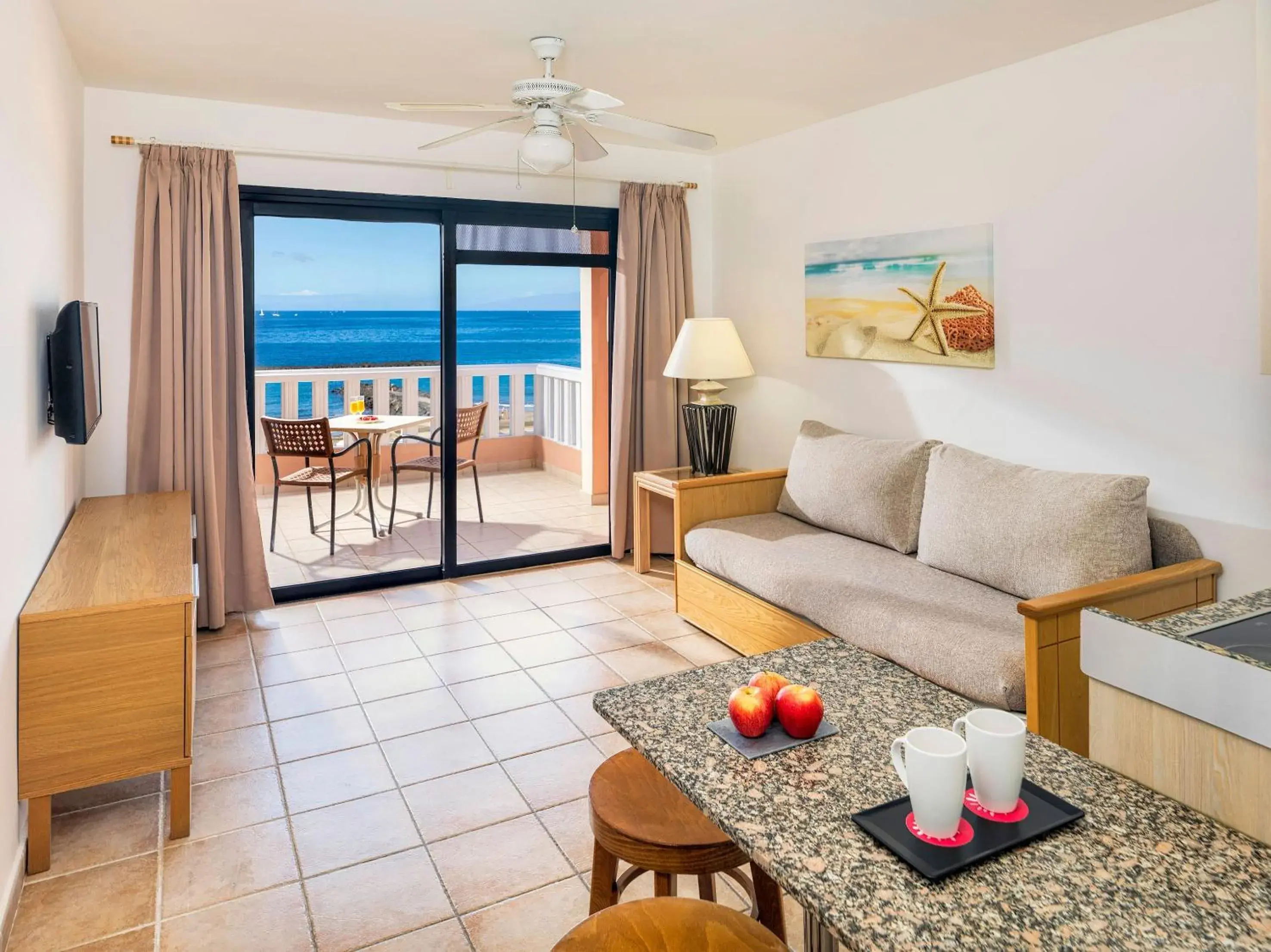 Property building in Sol Sun Beach Apartamentos Property building in Sol Sun Beach Apartamentos