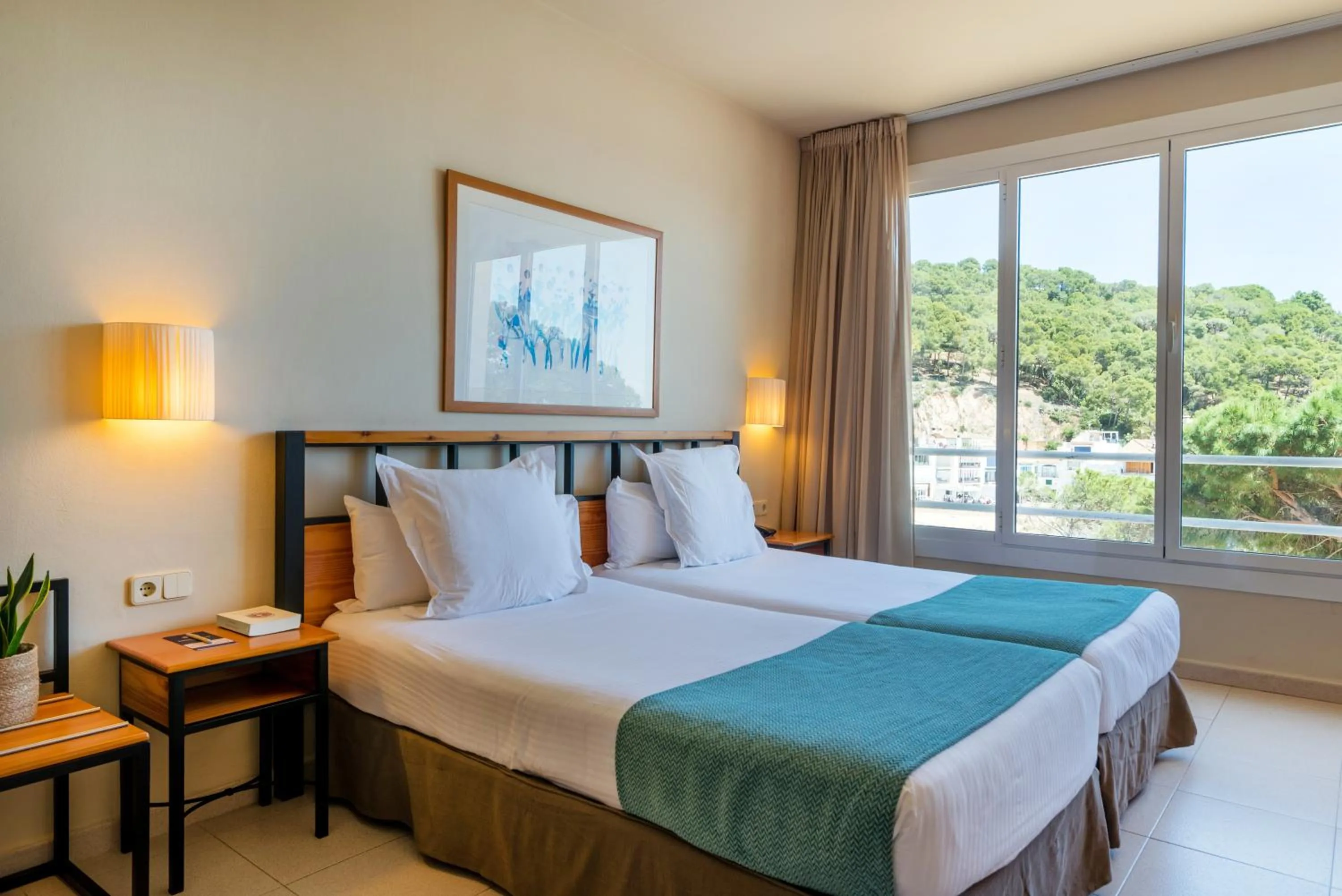 Photo of the whole room, Bed in Hotel Hostalillo by Escampa Hotels