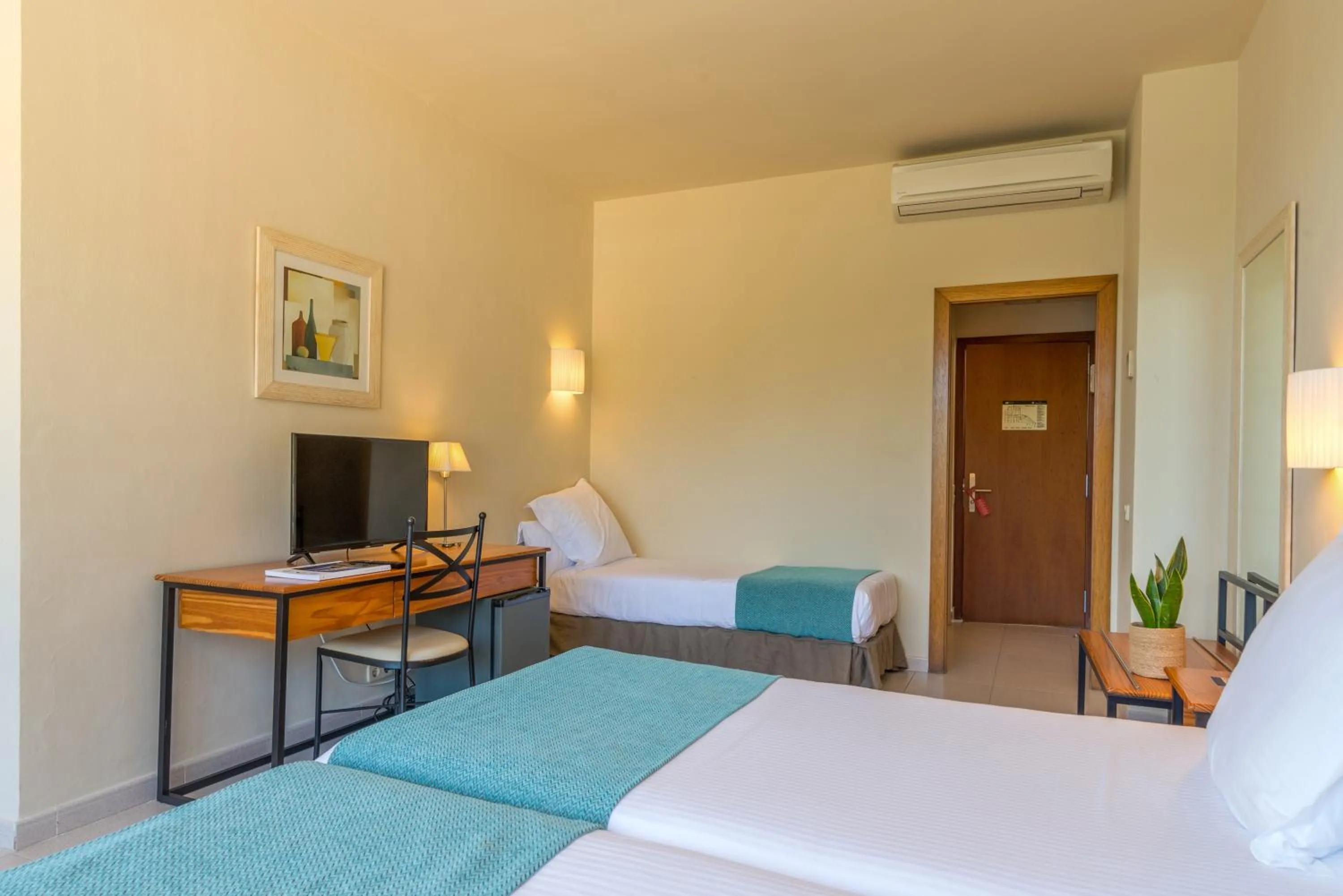 Photo of the whole room, Bed in Hotel Hostalillo by Escampa Hotels