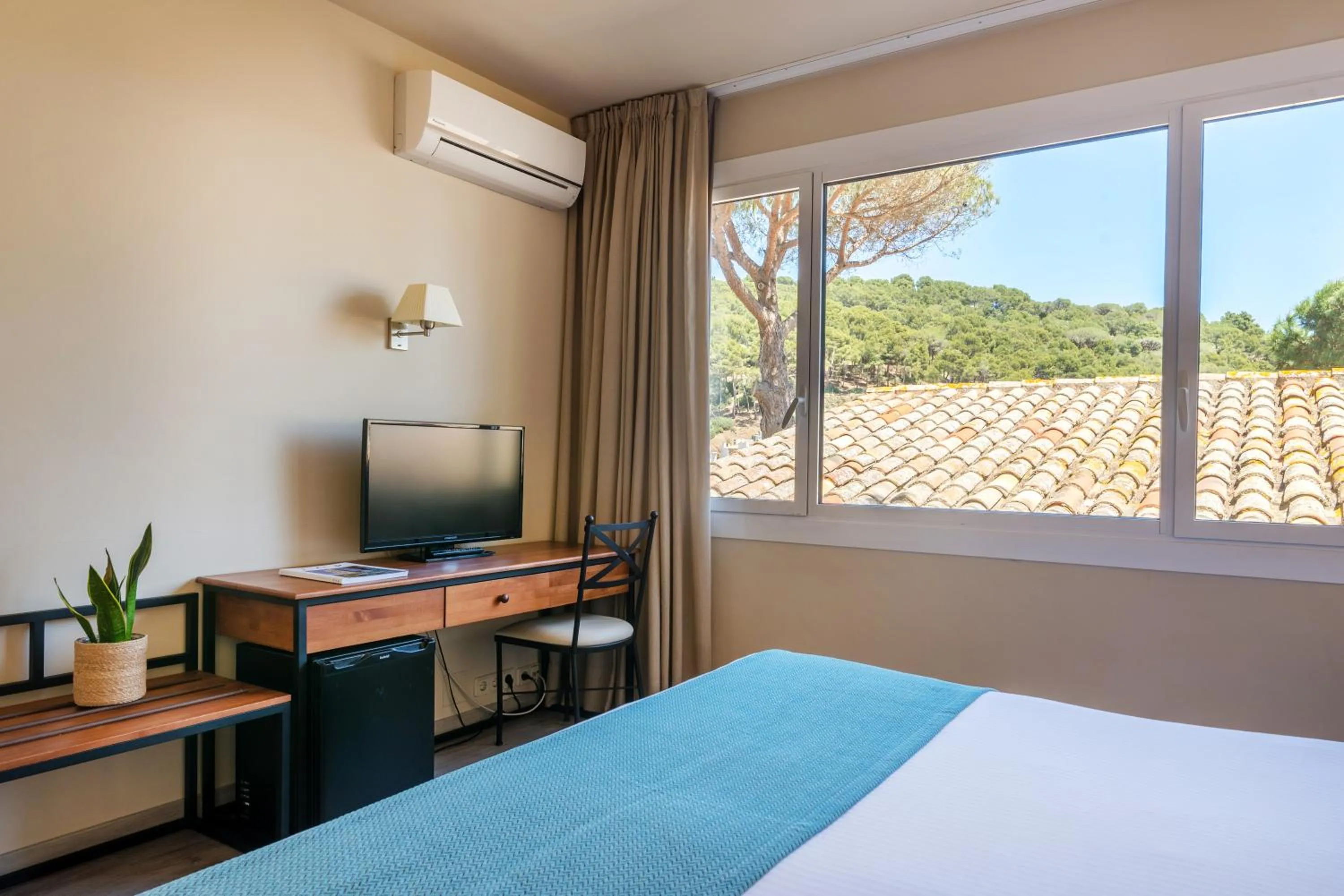 Bedroom, Bed in Hotel Hostalillo by Escampa Hotels