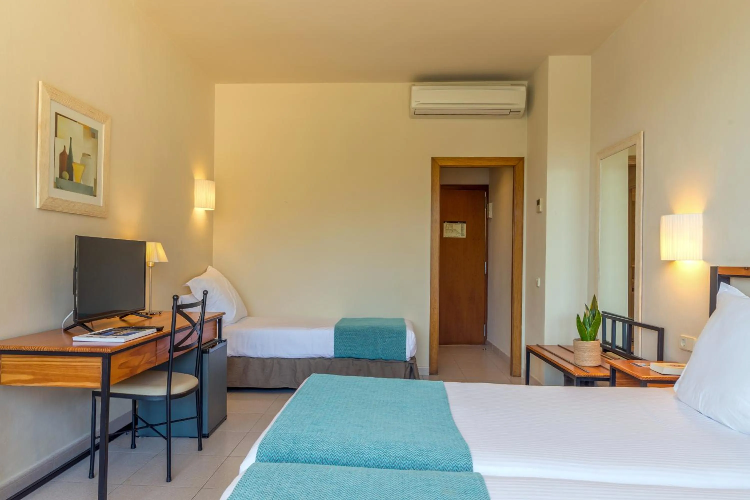 Bedroom, Bed in Hotel Hostalillo by Escampa Hotels