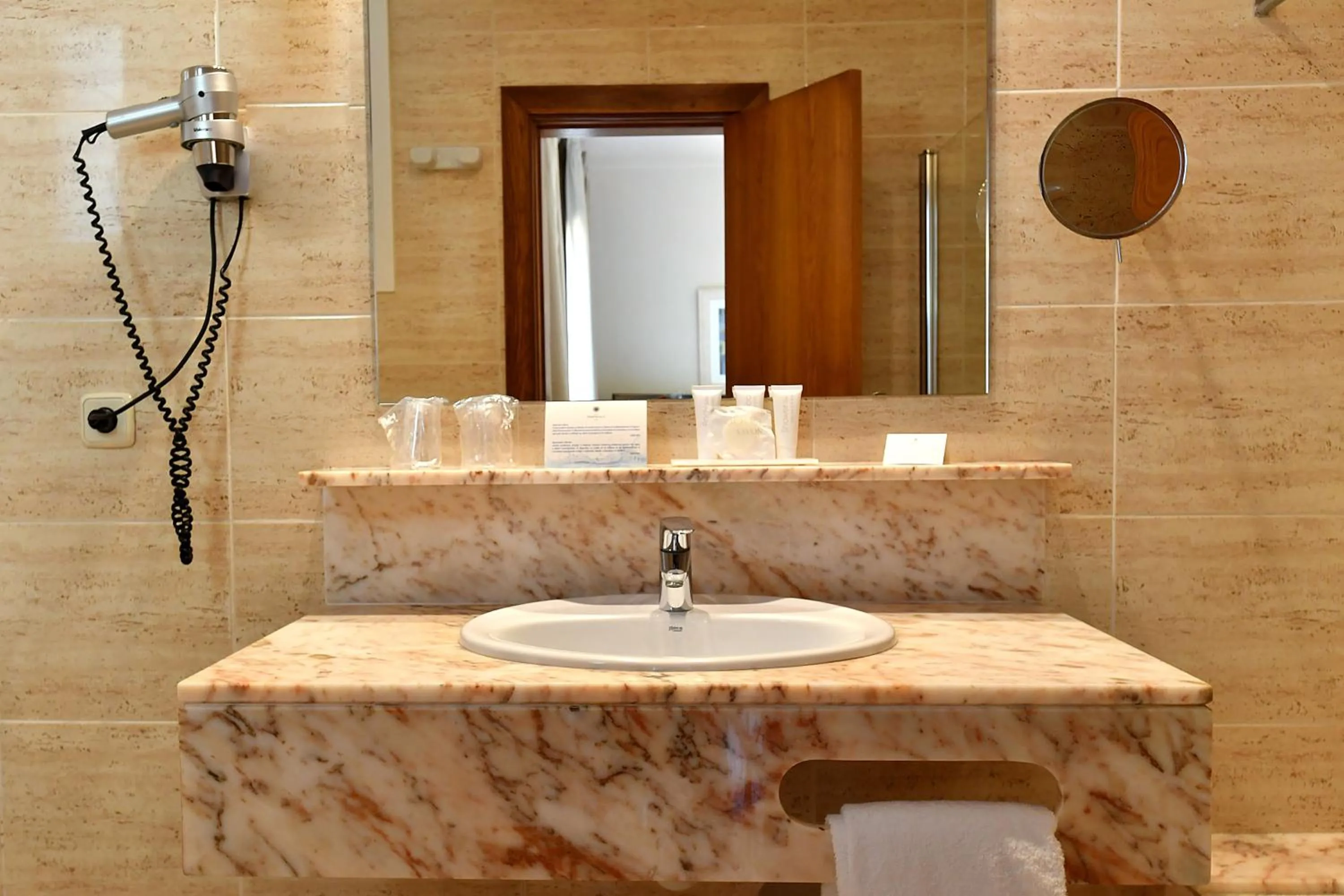 Bathroom in Hotel Hostalillo by Escampa Hotels