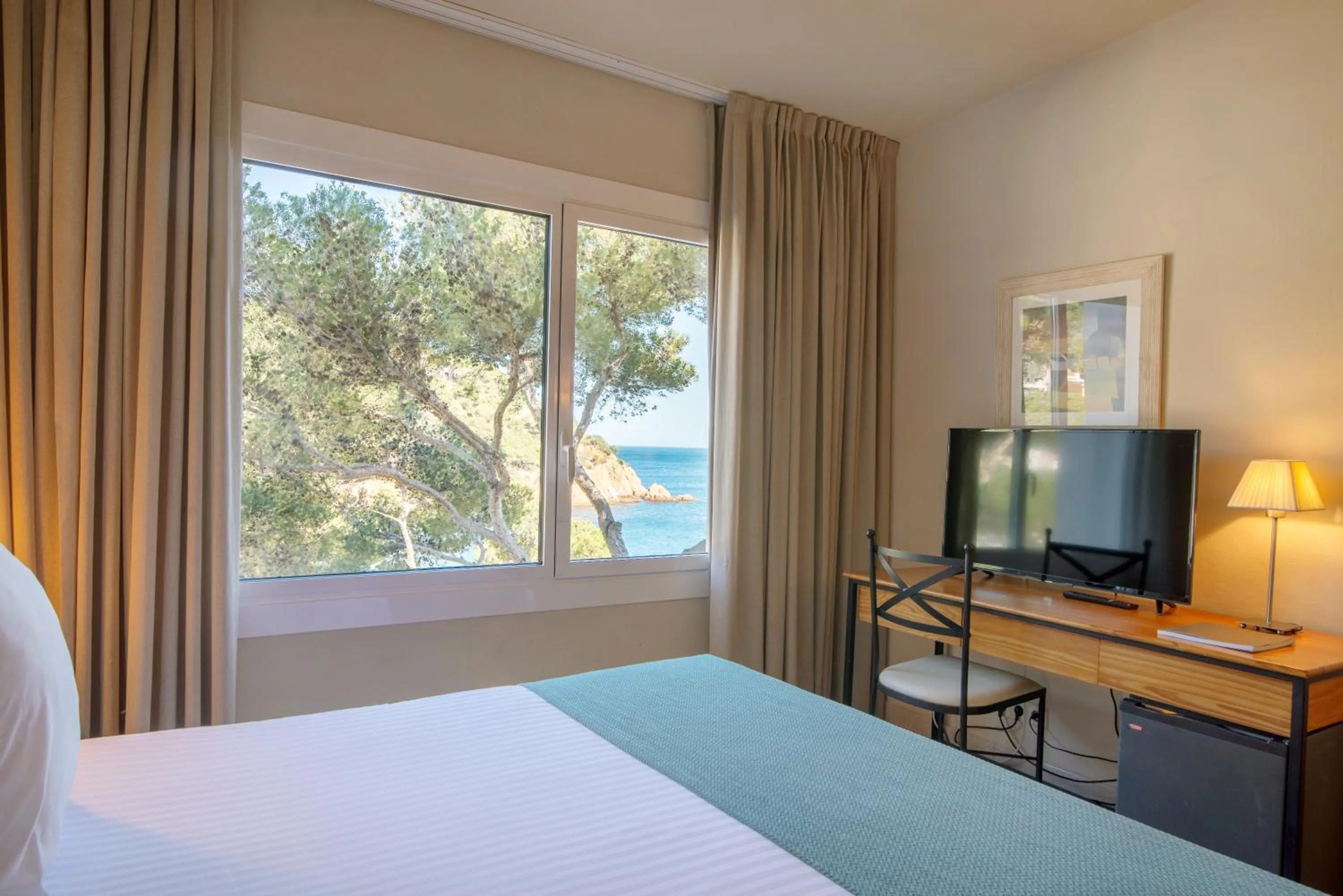 Photo of the whole room, Bed in Hotel Hostalillo by Escampa Hotels