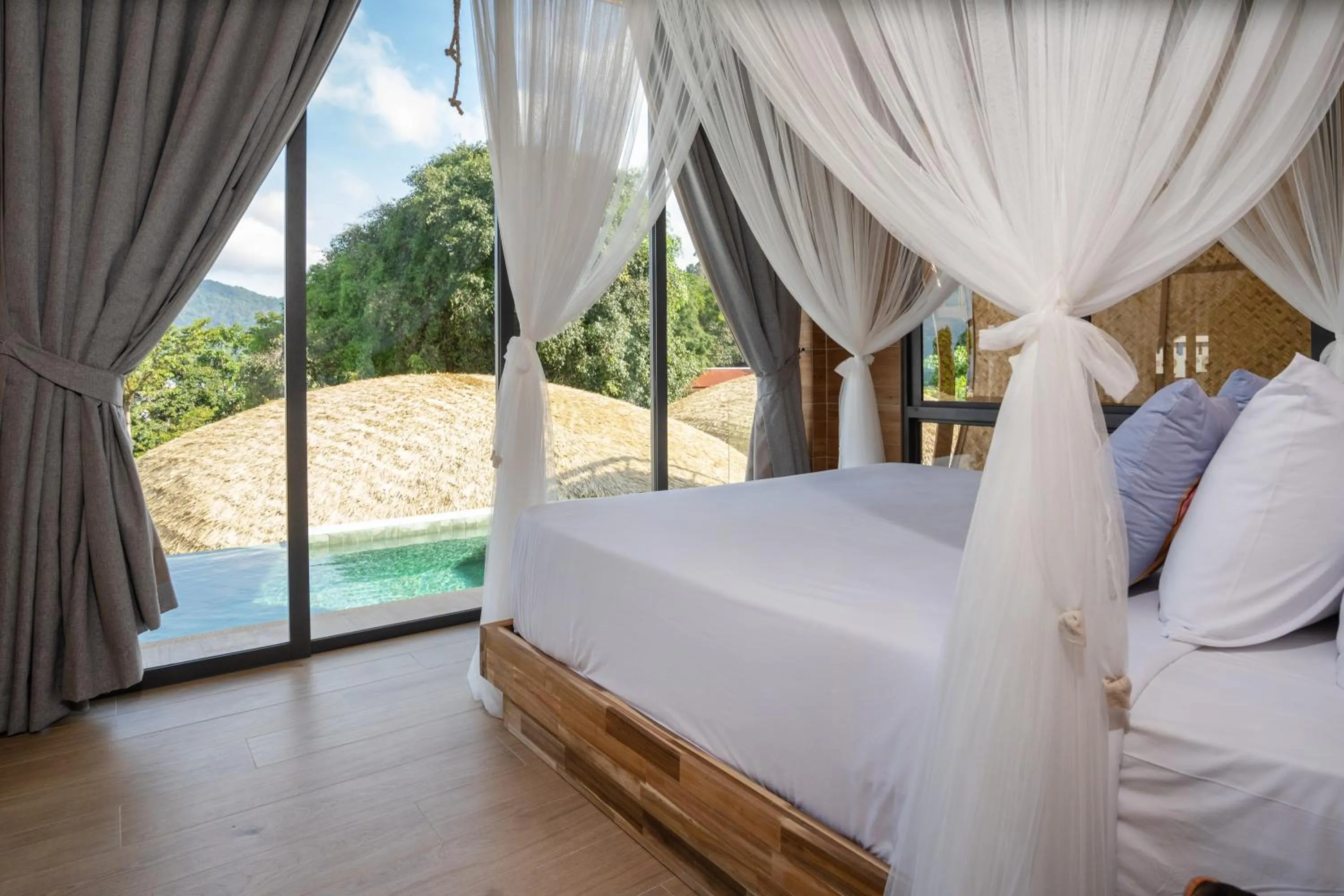 Photo of the whole room, Bed in Three Monkeys Villas