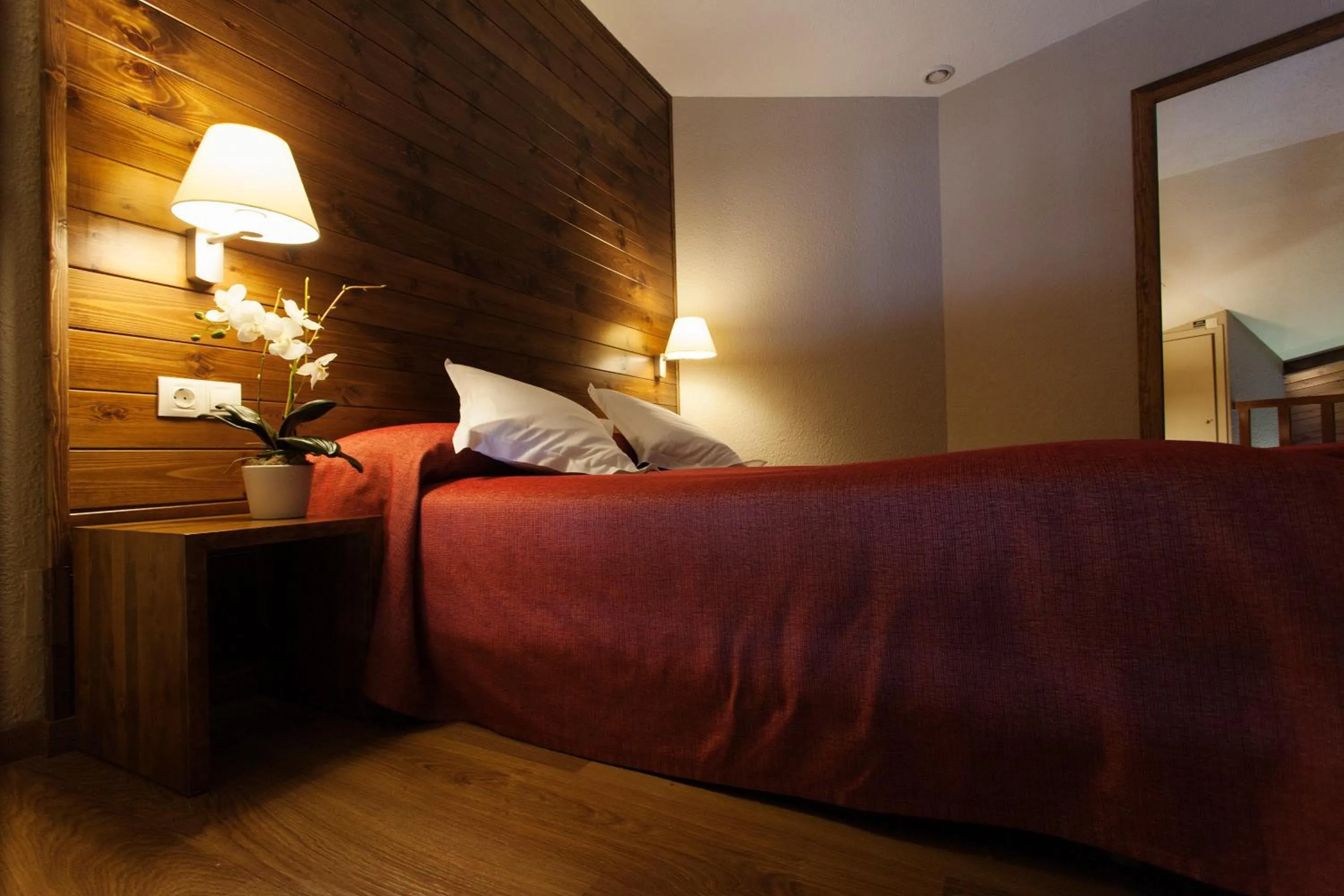 Decorative detail, Bed in Tuc Blanc