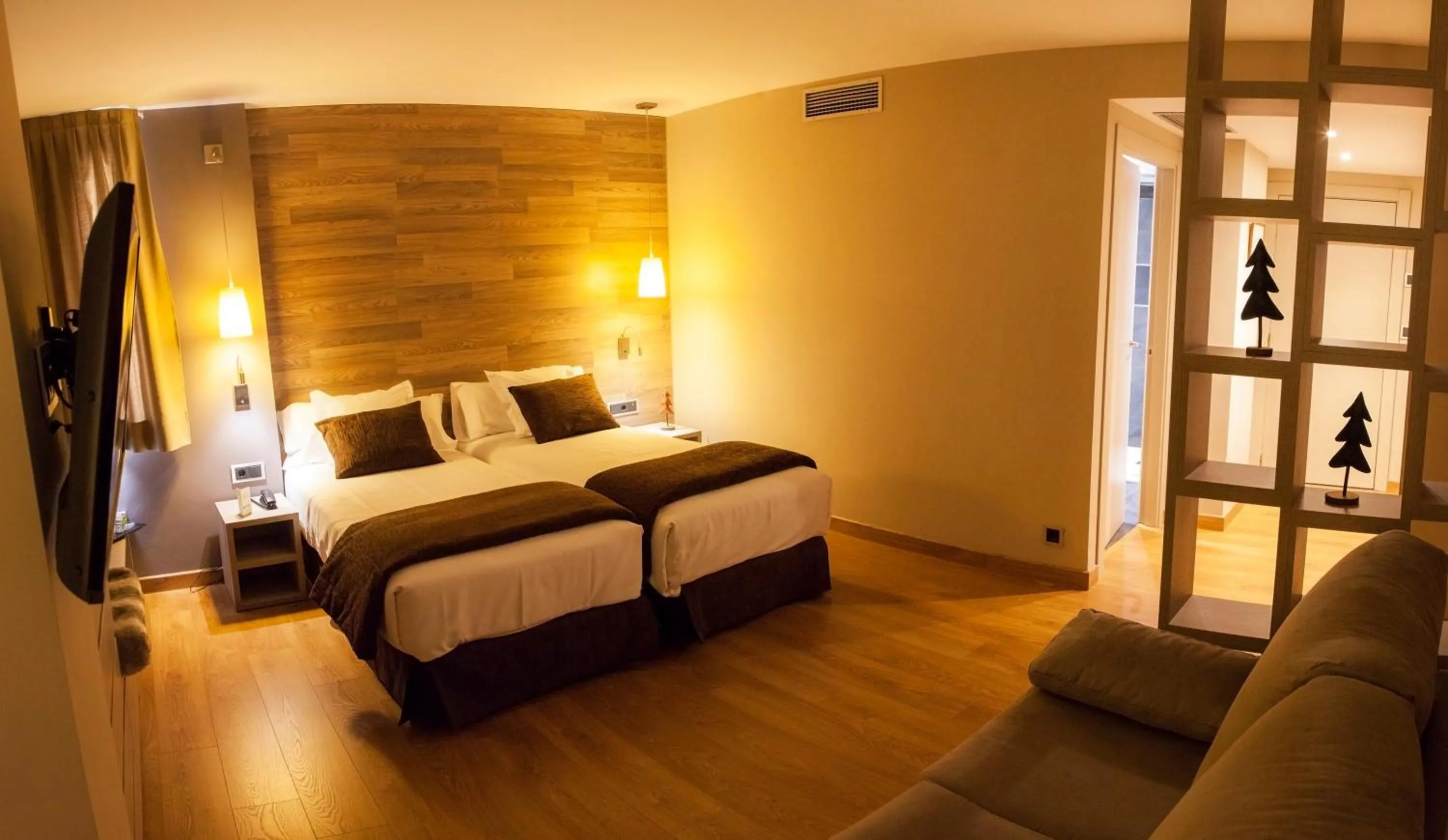 Photo of the whole room, Bed in Tuc Blanc