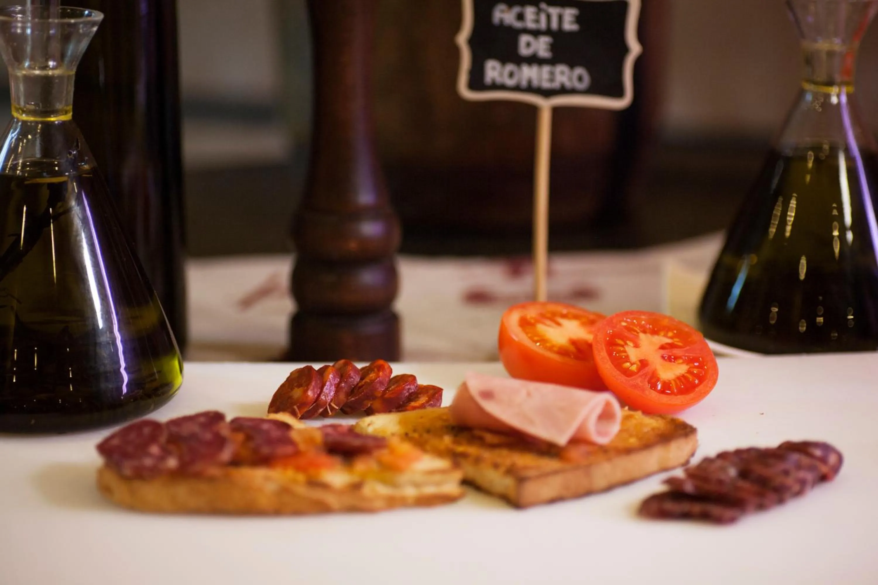 Restaurant/places to eat in Tuc Blanc