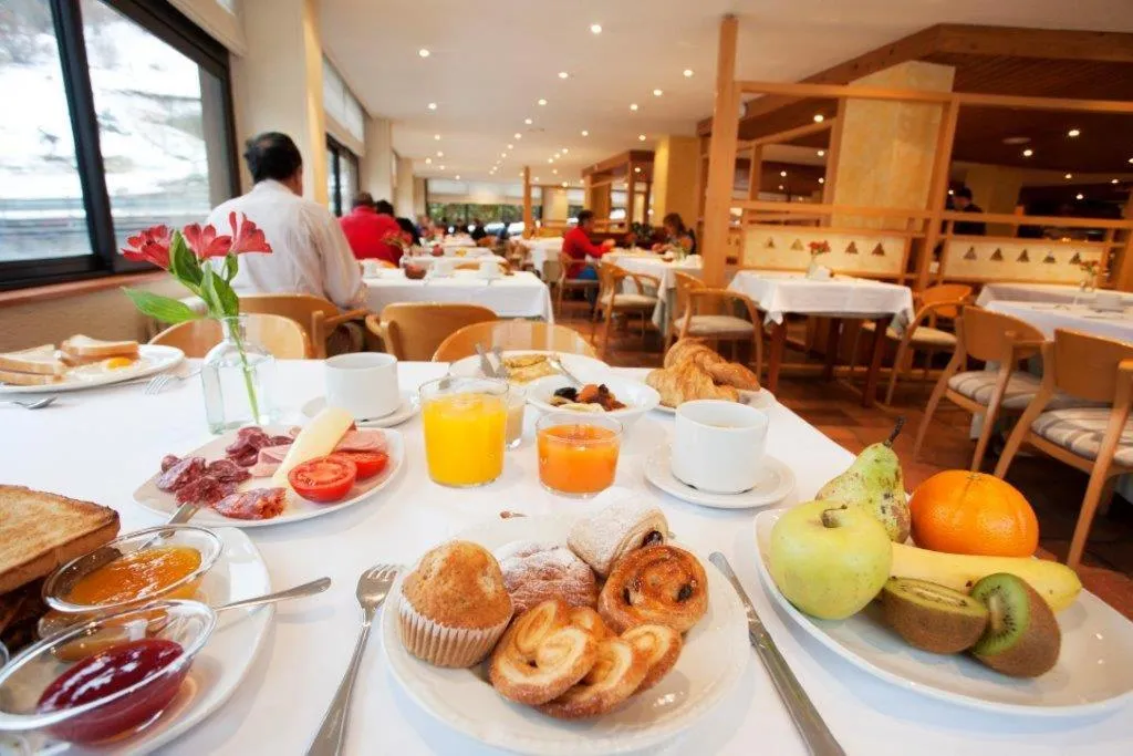 Restaurant/places to eat in Tuc Blanc