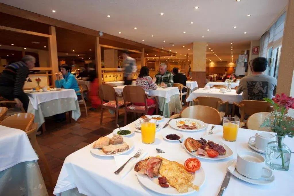 Restaurant/places to eat in Tuc Blanc Restaurant/places to eat in Tuc Blanc