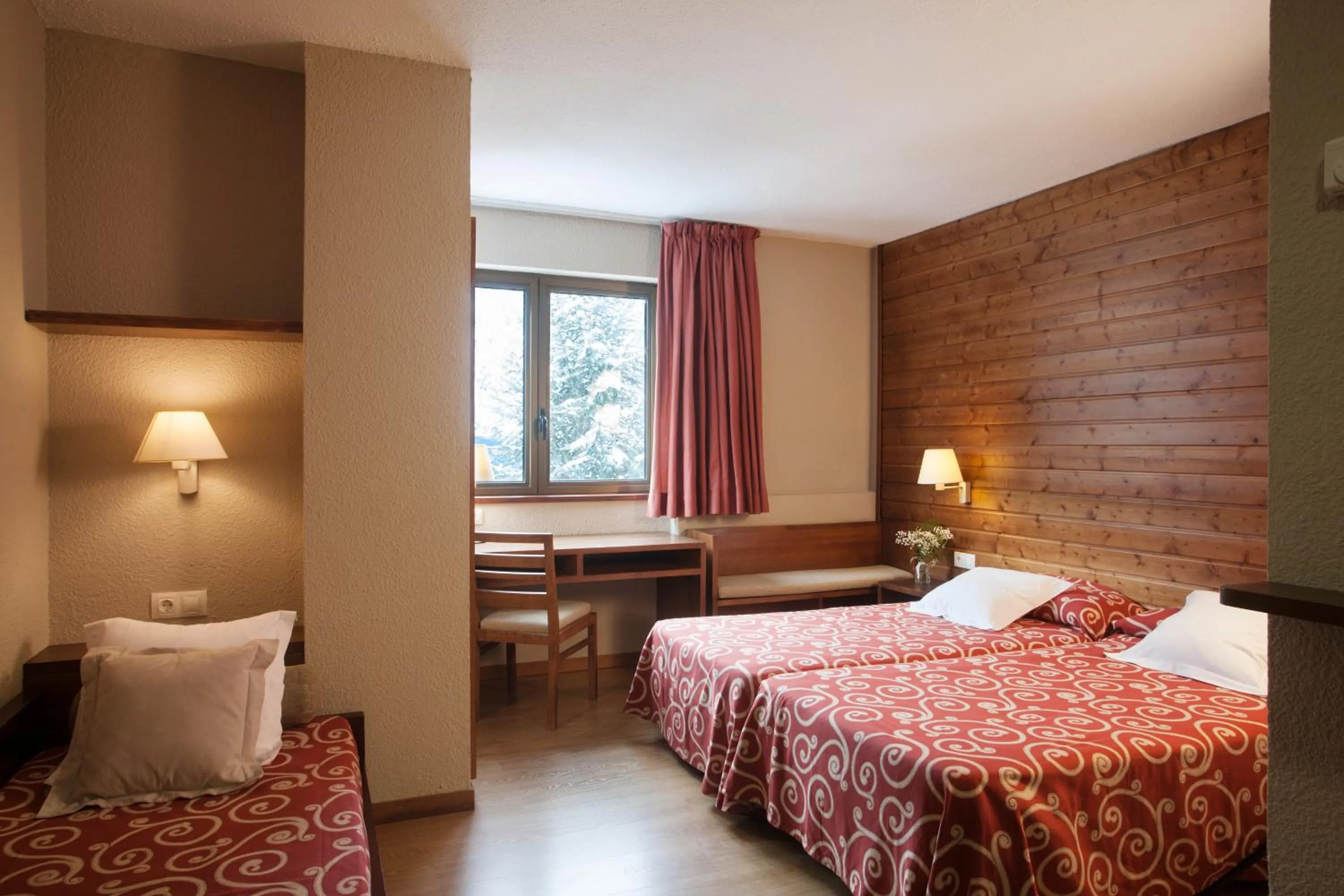 Photo of the whole room, Bed in Tuc Blanc