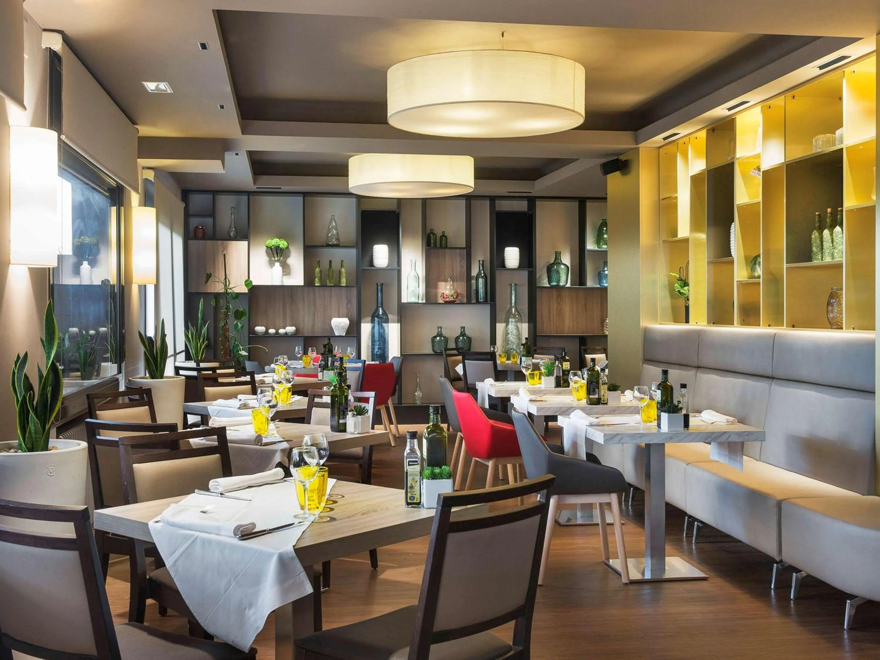 Restaurant/places to eat in Ibis Styles Figueres Ronda