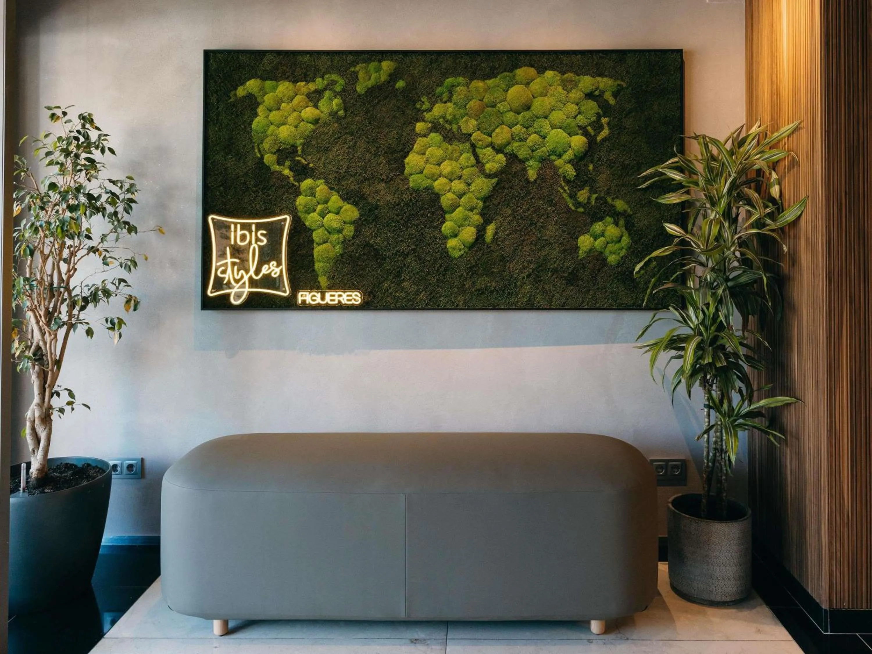 Property building in Ibis Styles Figueres Ronda