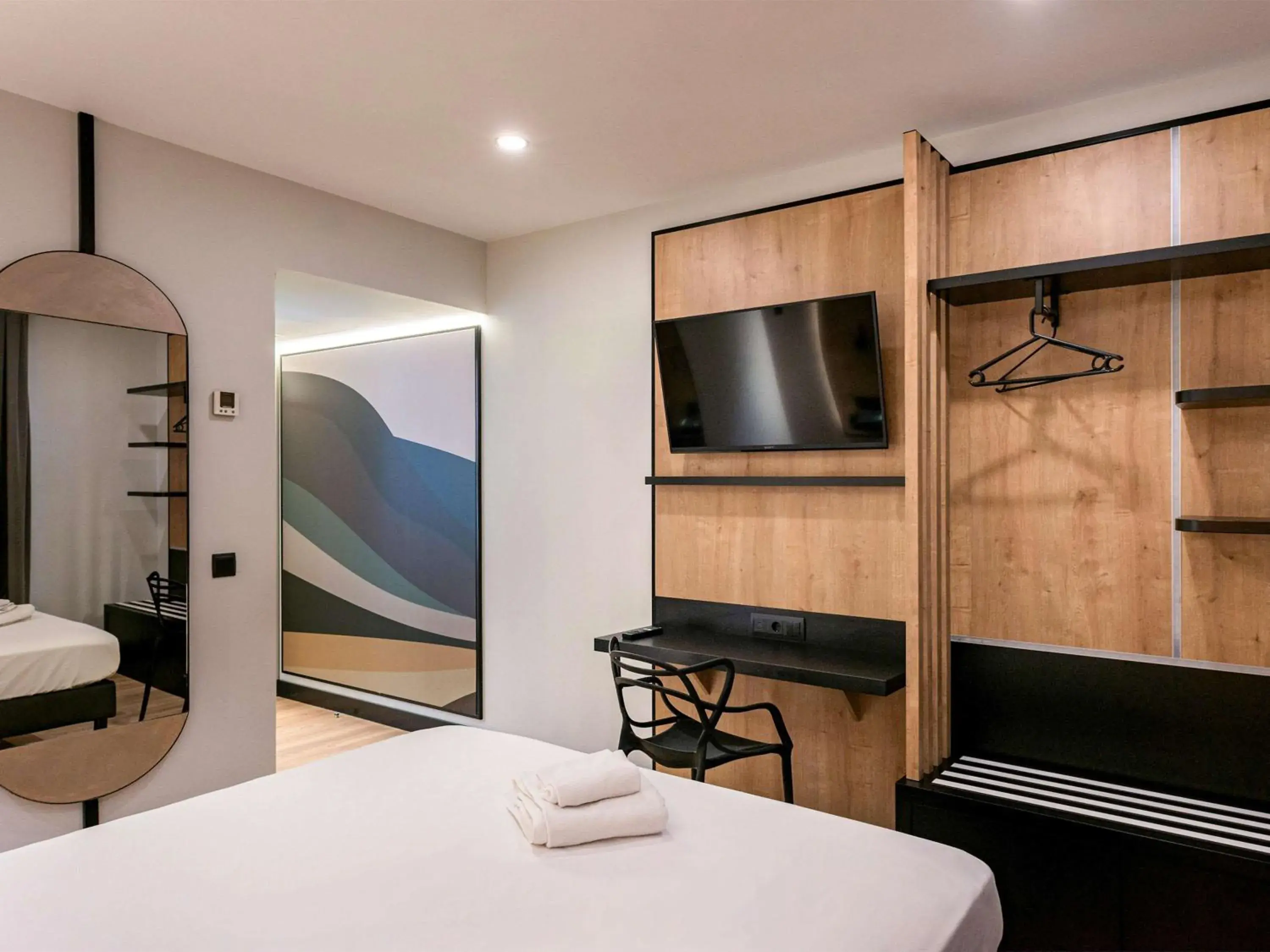 Photo of the whole room, Bed in Ibis Styles Figueres Ronda Photo of the whole room, Bed in Ibis Styles Figueres Ronda