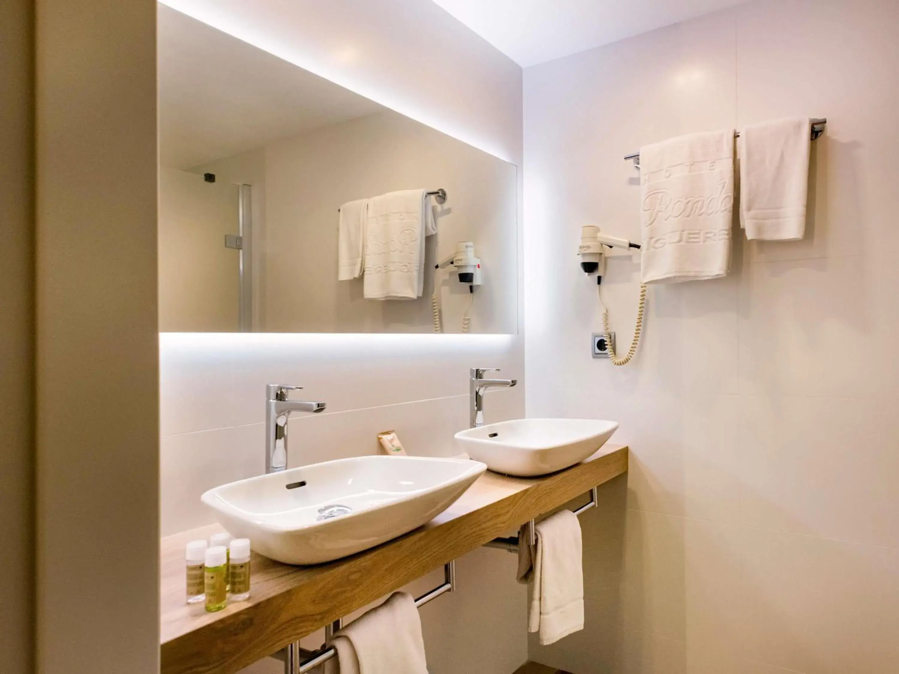 Property building in Ibis Styles Figueres Ronda Property building in Ibis Styles Figueres Ronda