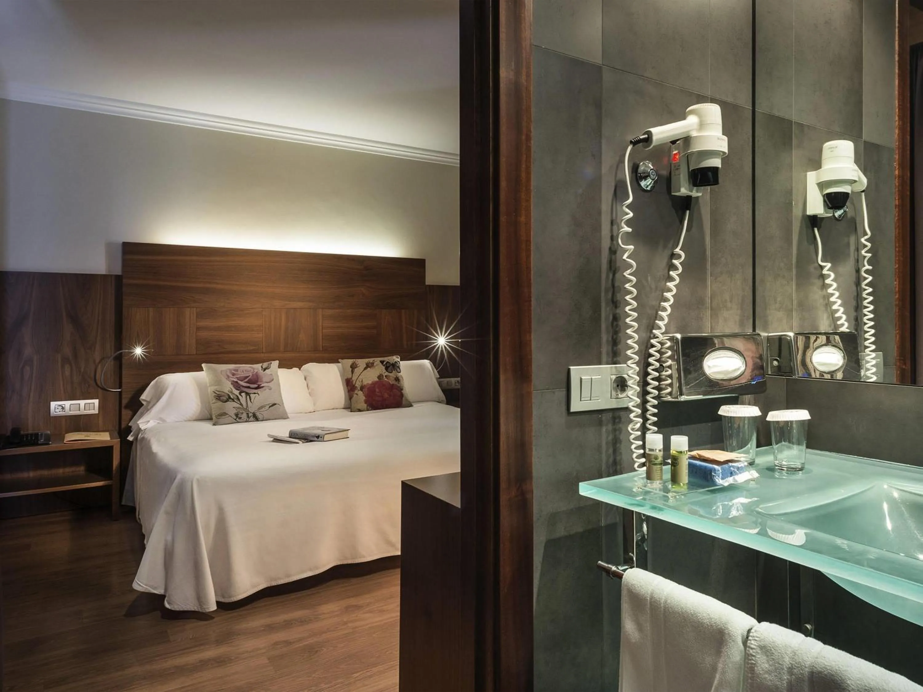 Bedroom, Bed in Ibis Styles Figueres Ronda